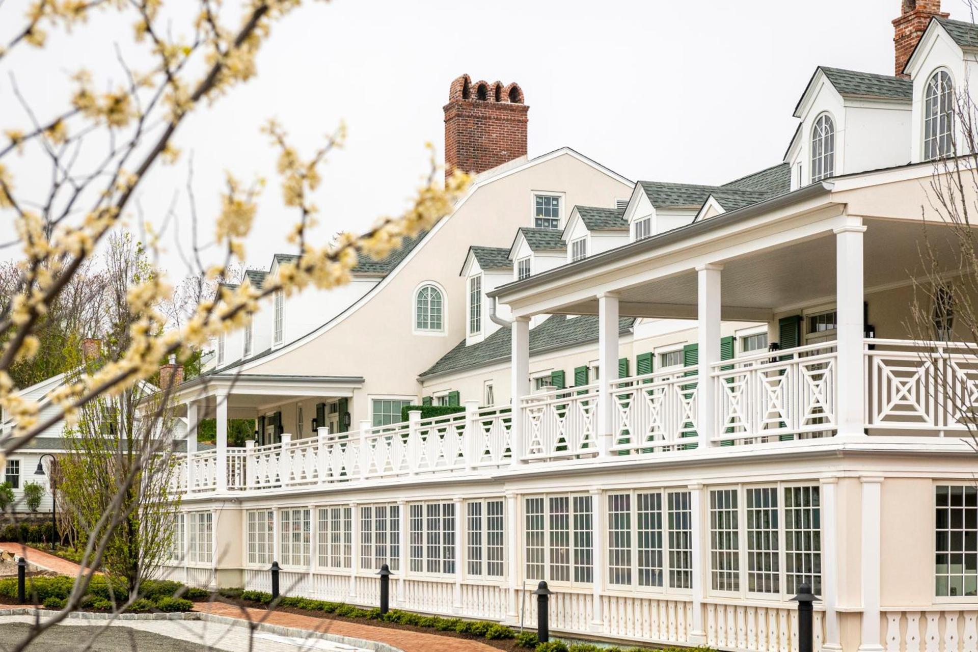 Canoe Place Inn & Cottages — hotel in Hampton Bays