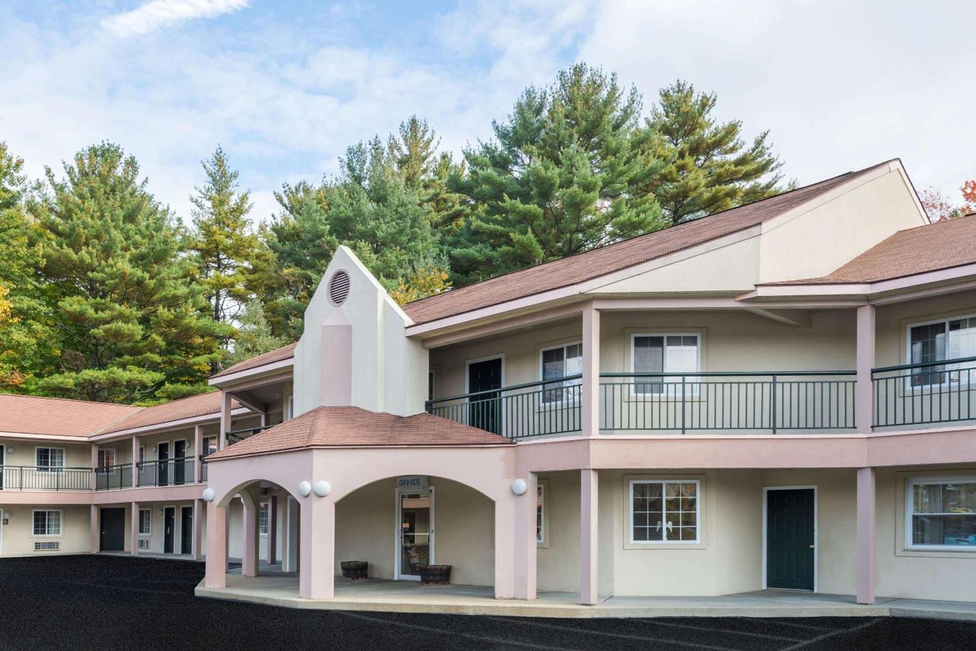 Howard Johnson by Wyndham Lenox — hotel in Lenox