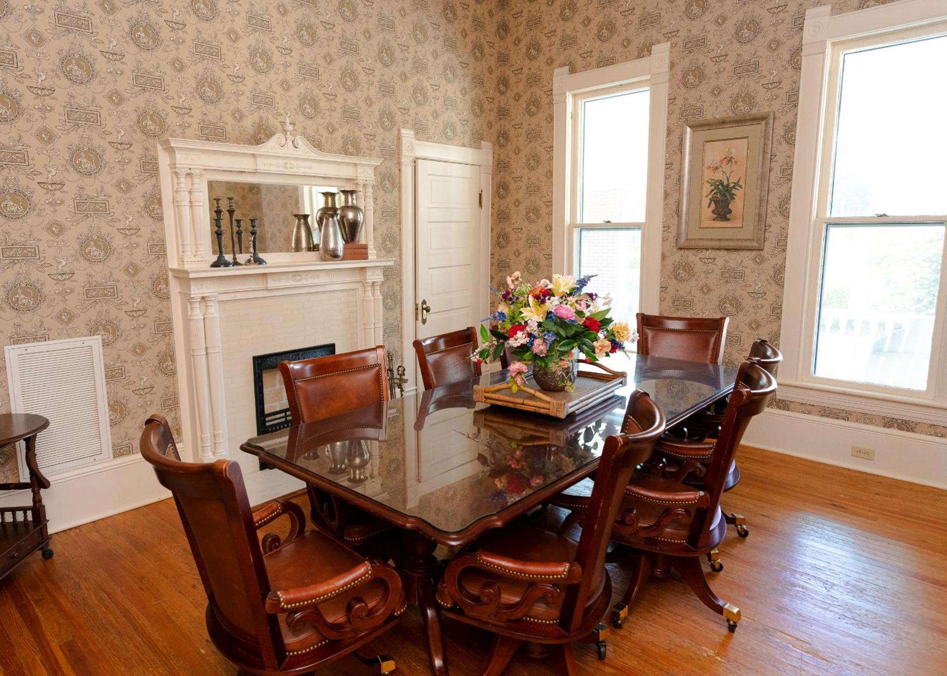Captain Henderson House — hotel in Arkadelphia
