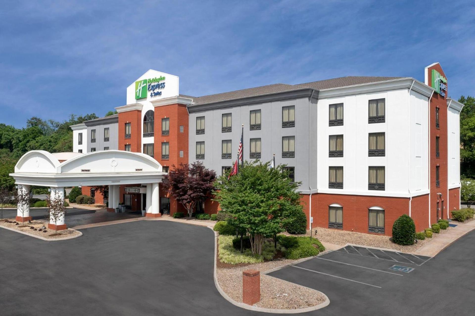 Holiday Inn Express & Suites Knoxville-Clinton by IHG — hotel in Clinton