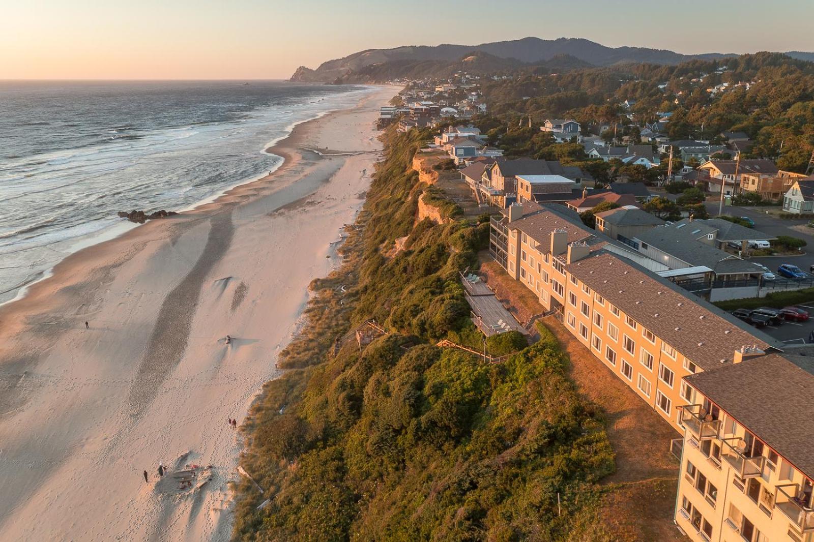 Surfland Hotel — hotel in Lincoln City
