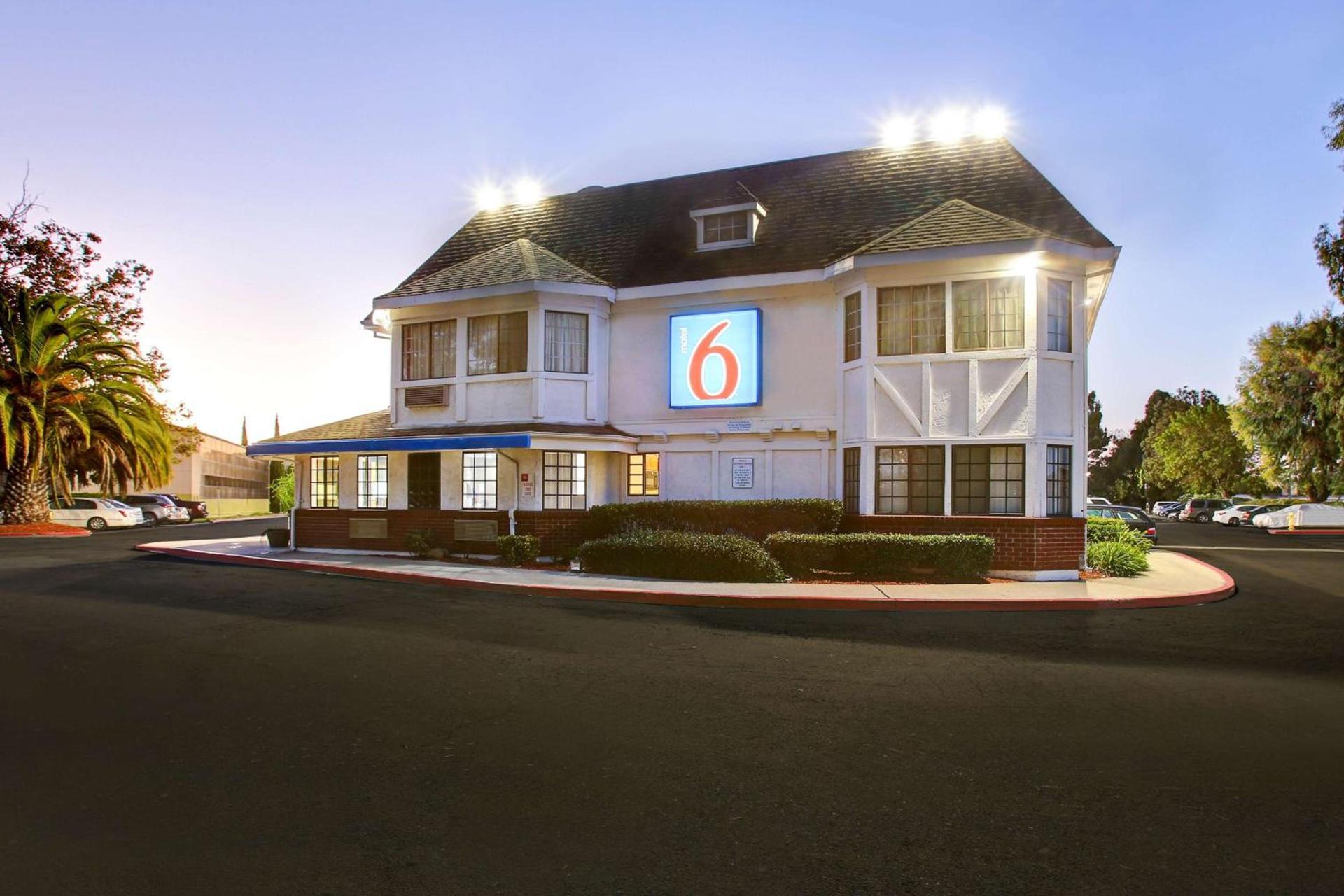 Motel 6-Fremont, CA - North — hotel in Fremont
