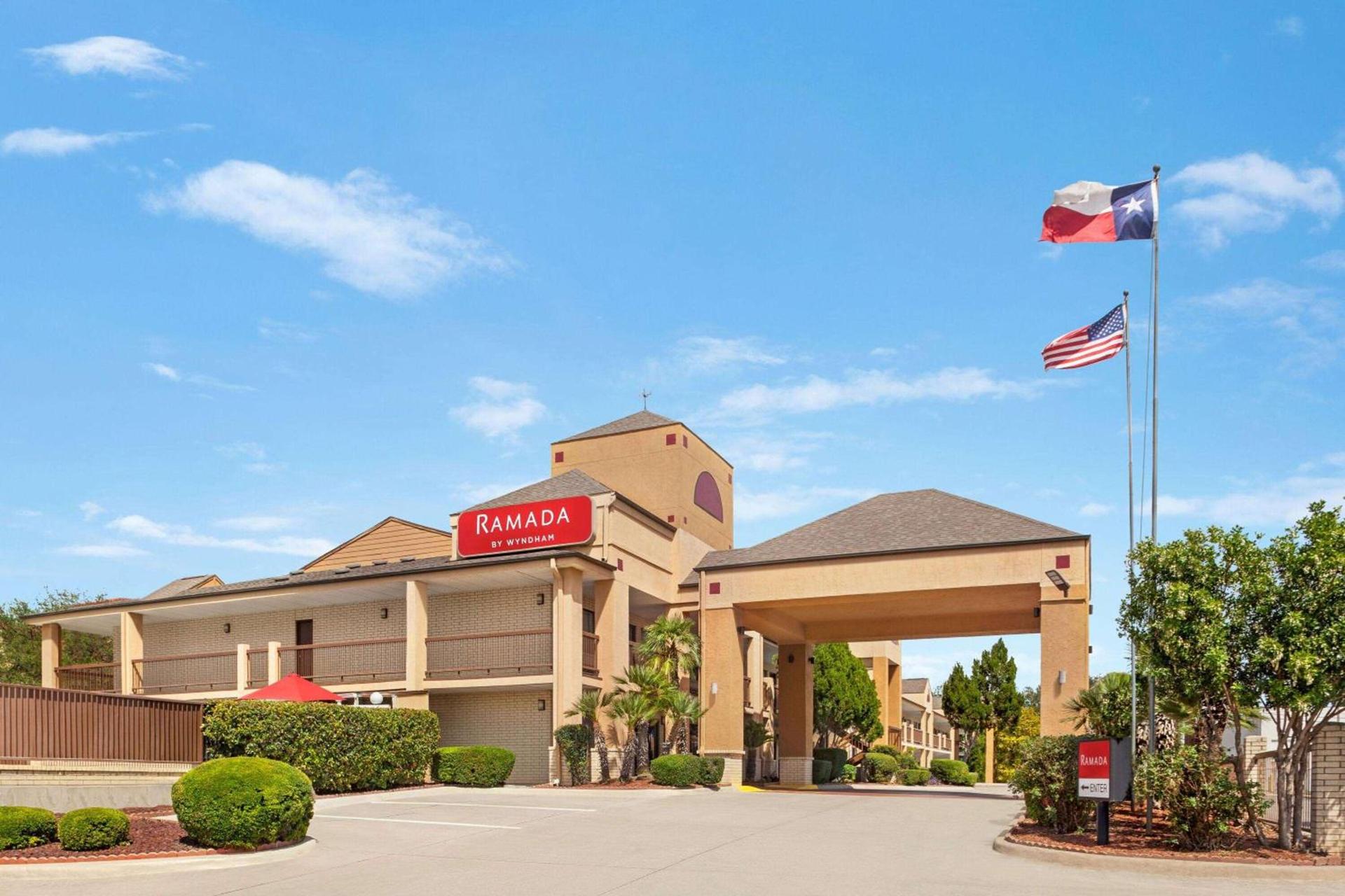 Ramada by Wyndham San Antonio Near SeaWorld - Lackland AFB — hotel in San Antonio, TX