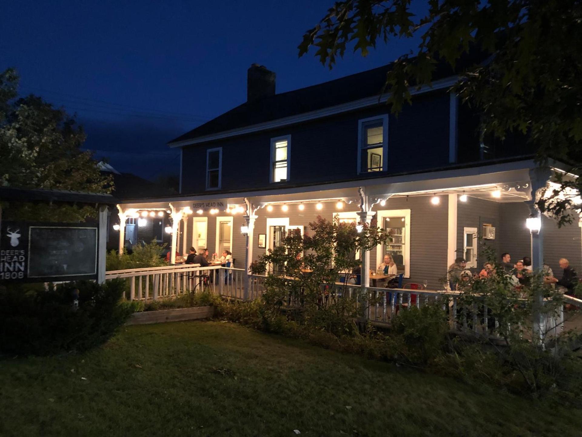 The Deers Head Inn Tavern — hotel in Elizabethtown