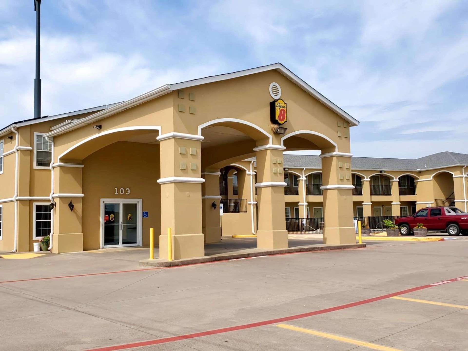 Scottish Inns & Suites Forney