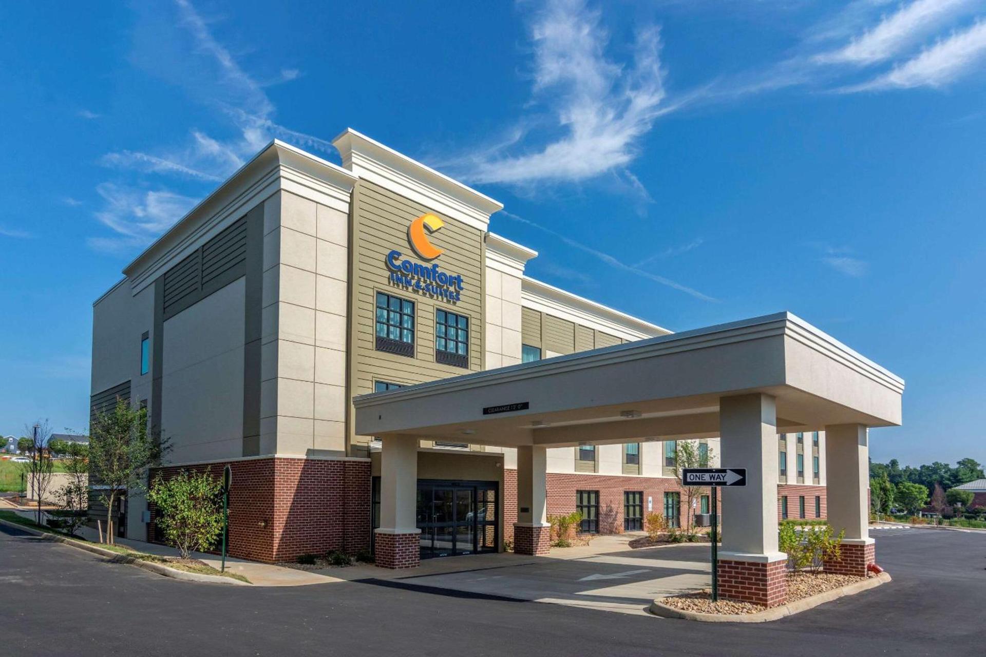 Comfort Inn & Suites Charlottesville Hollymead Town Center — hotel in Charlottesville