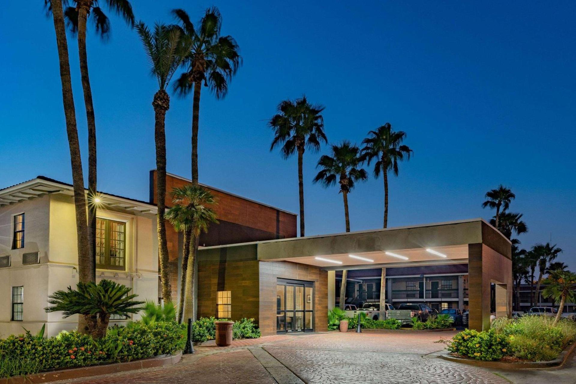 La Quinta Inn by Wyndham Laredo I-35 — hotel in Laredo