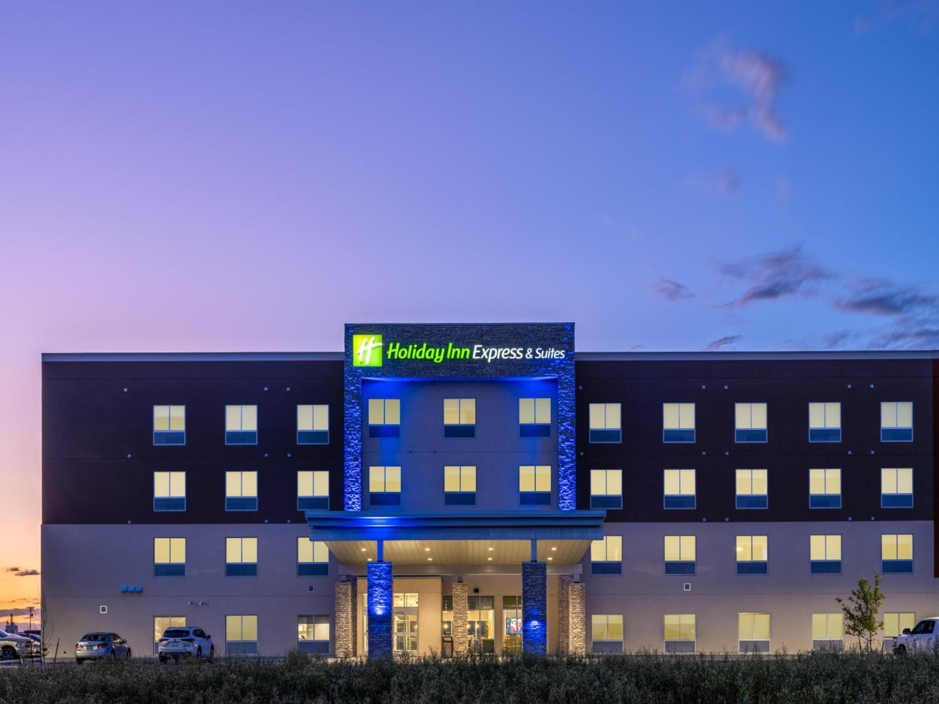 Holiday Inn Express & Suites - Watertown by IHG — hotel in Watertown