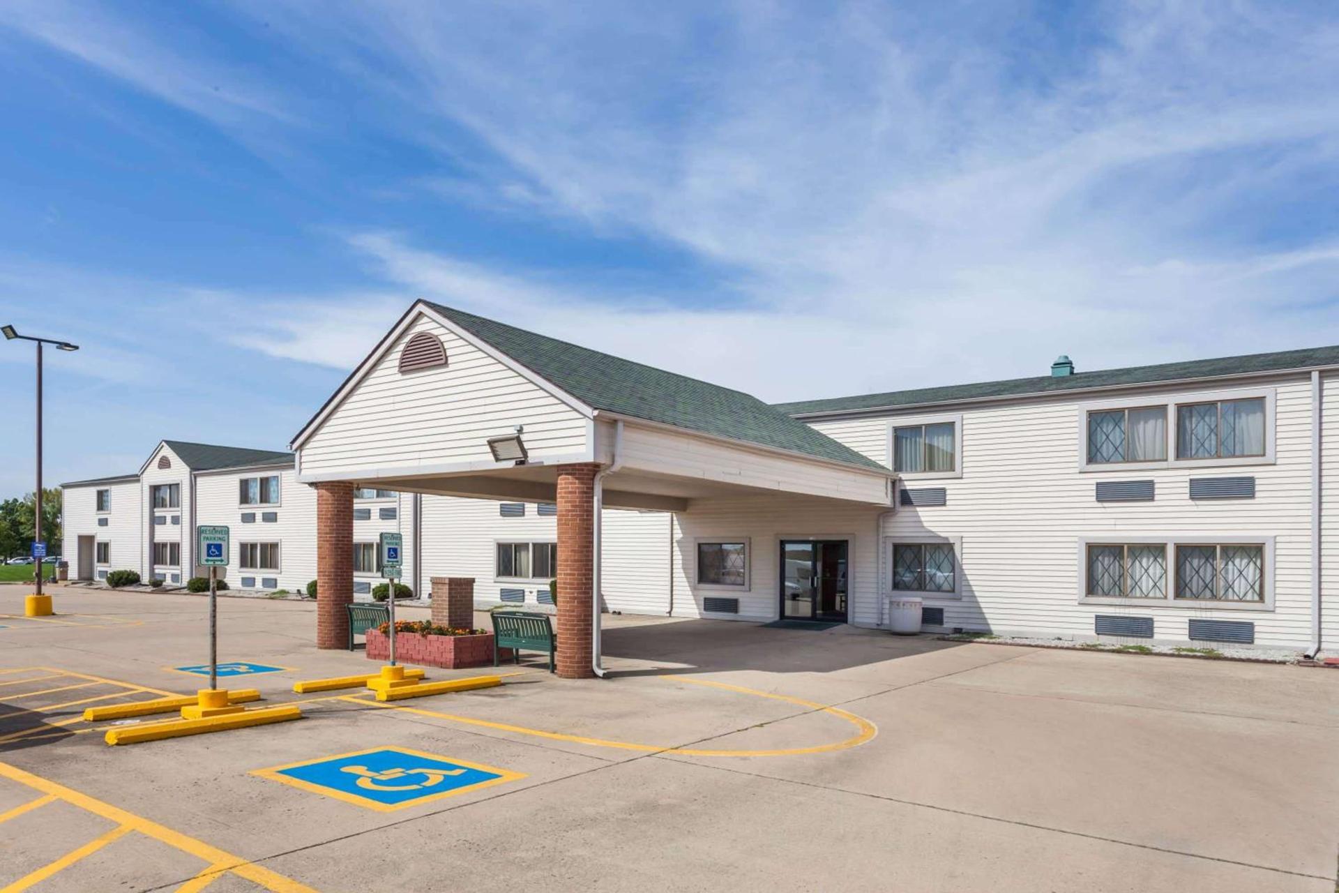 Baymont by Wyndham Decatur — hotel in Decatur
