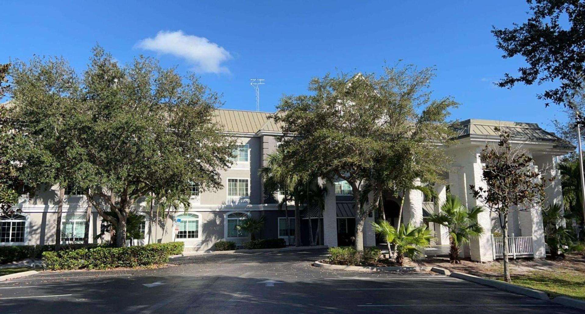 Hotel Flamingo Inn & Suites Vero Beach I-95 — hotel in Vero Beach