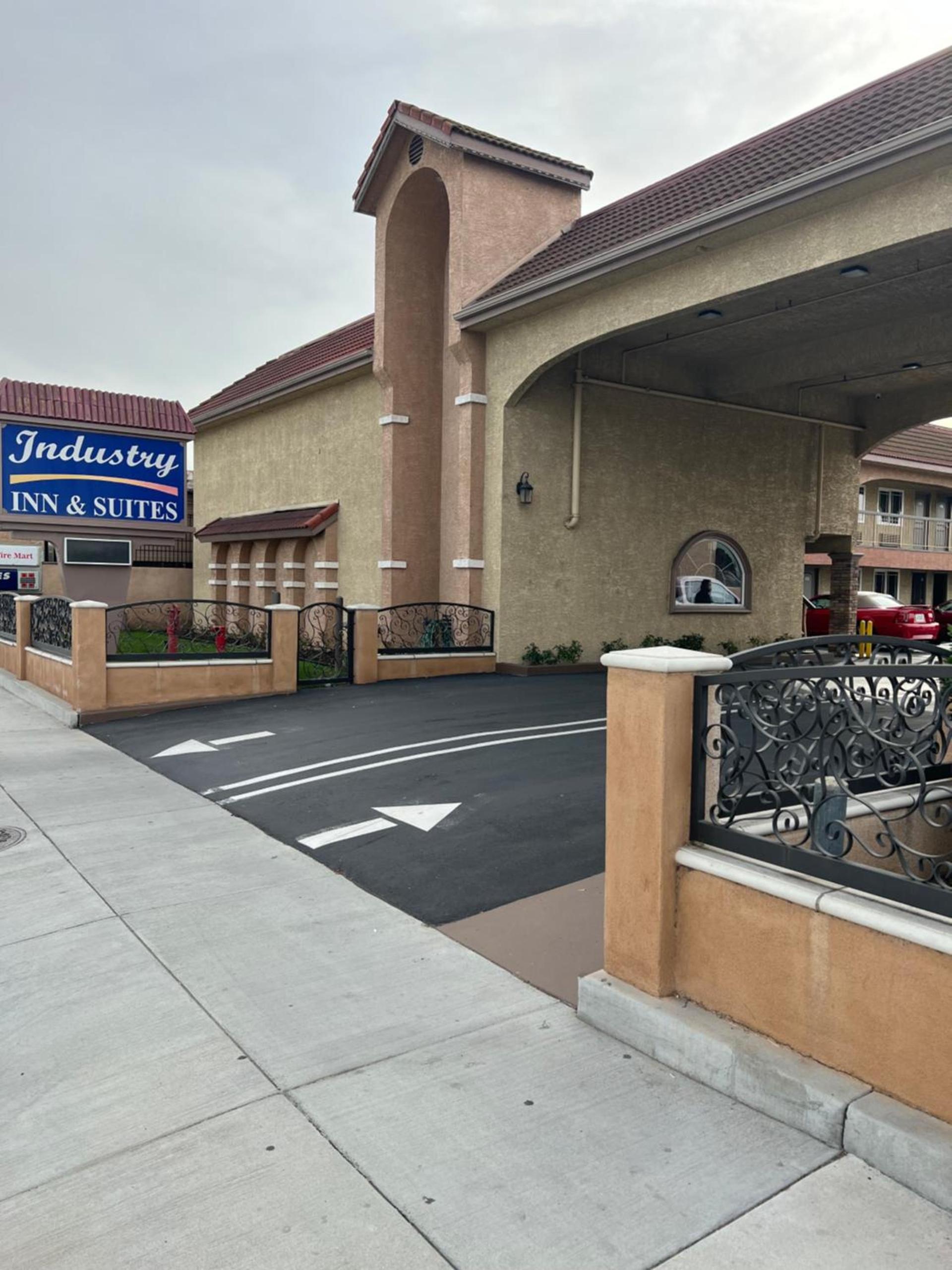 Industry Inn & Suites — hotel in La Puente