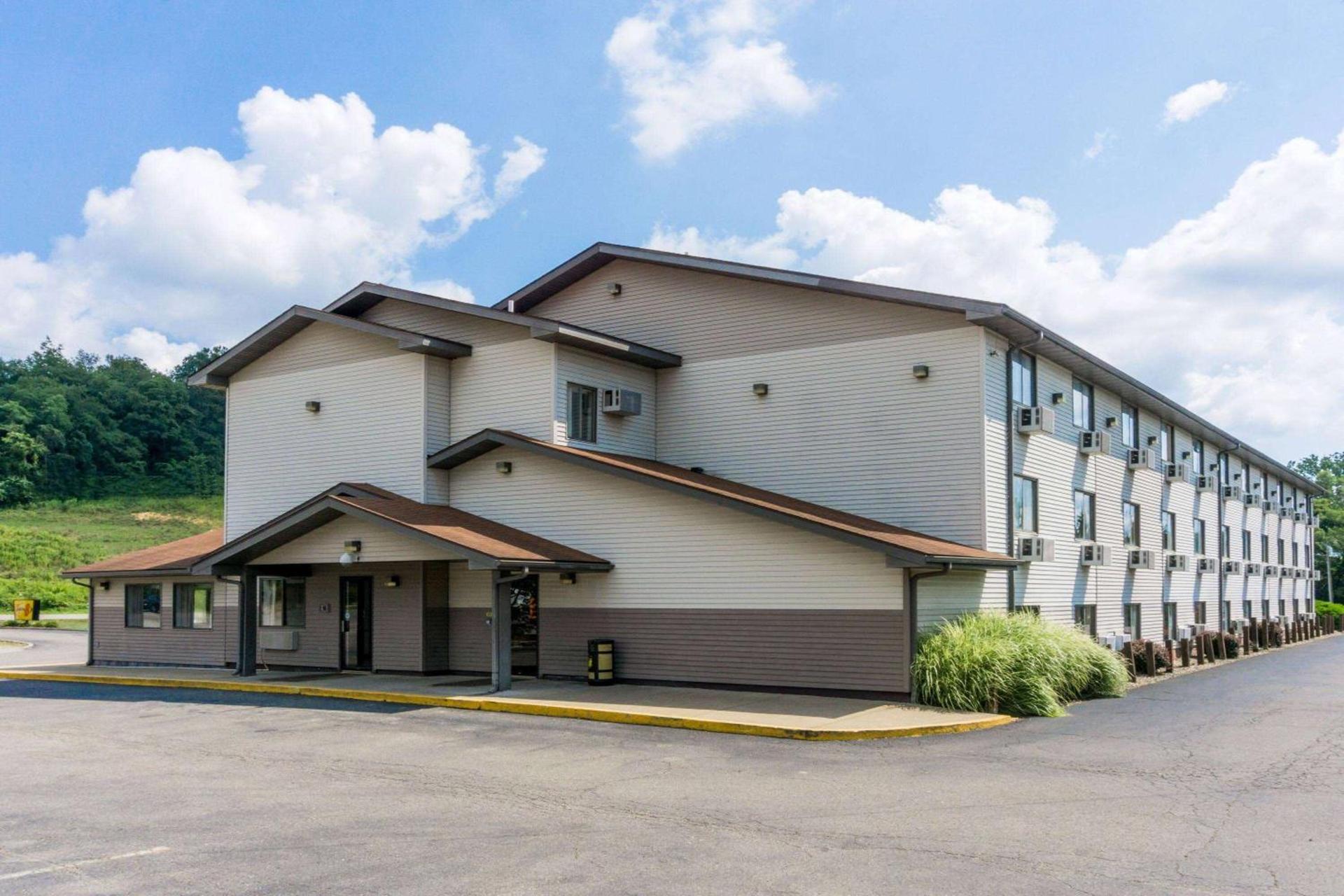 Super 8 by Wyndham Zanesville — hotel in Zanesville