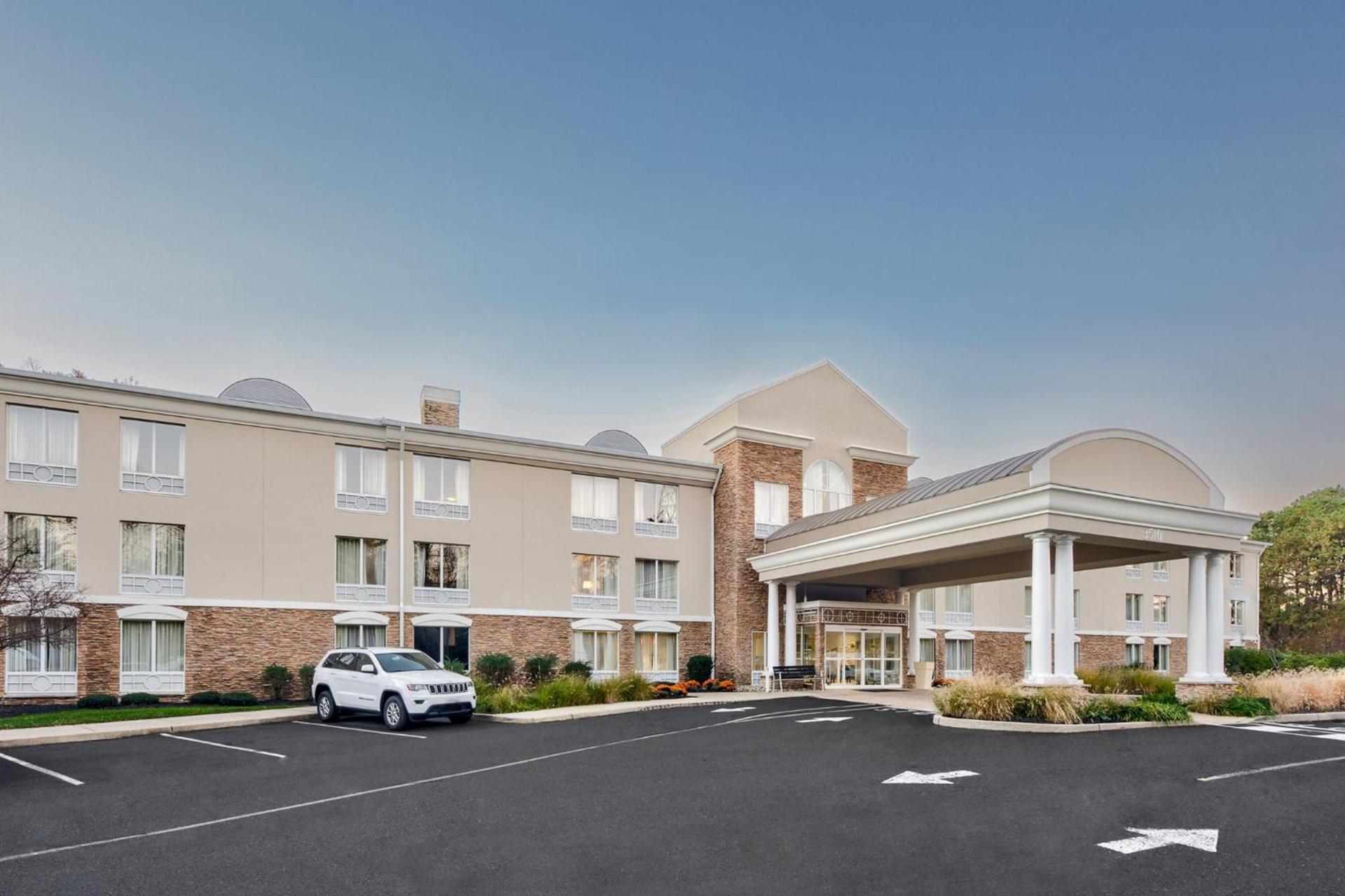 Holiday Inn Express - Neptune by IHG — hotel in Neptune City
