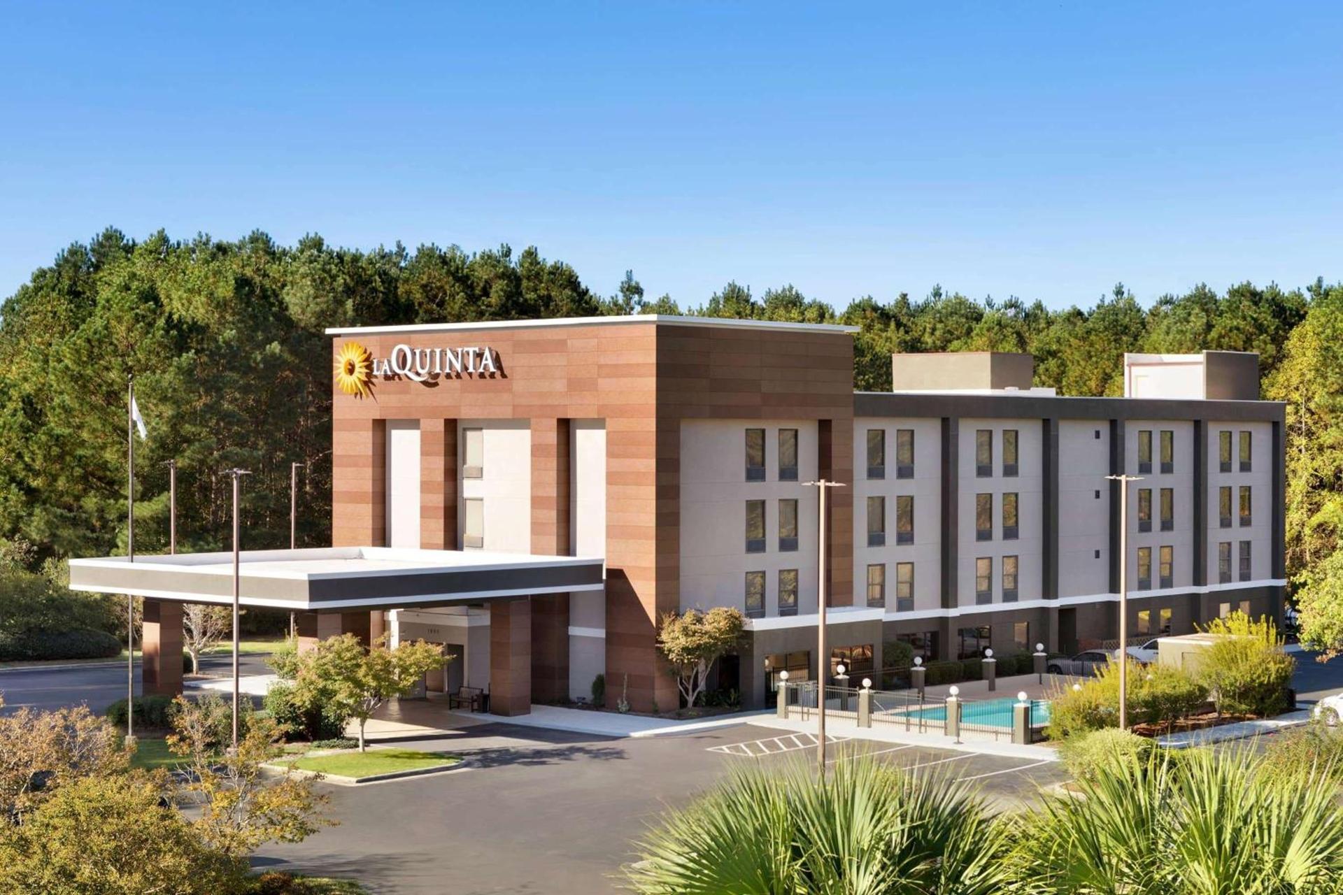La Quinta Inn & Suites by Wyndham Selma/Smithfield I-95 — hotel in Selma