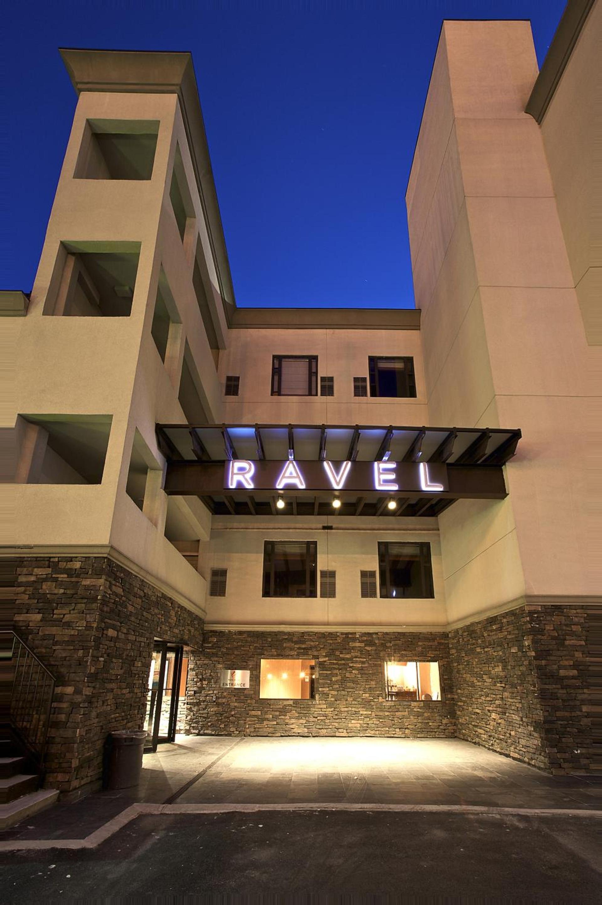 Ravel Hotel Trademark Collection by Wyndham — hotel in Queens