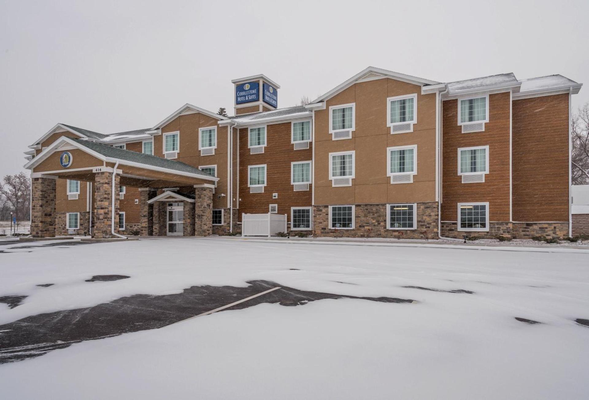 Cobblestone Hotel & Suites - Hutchinson — hotel in Hutchinson
