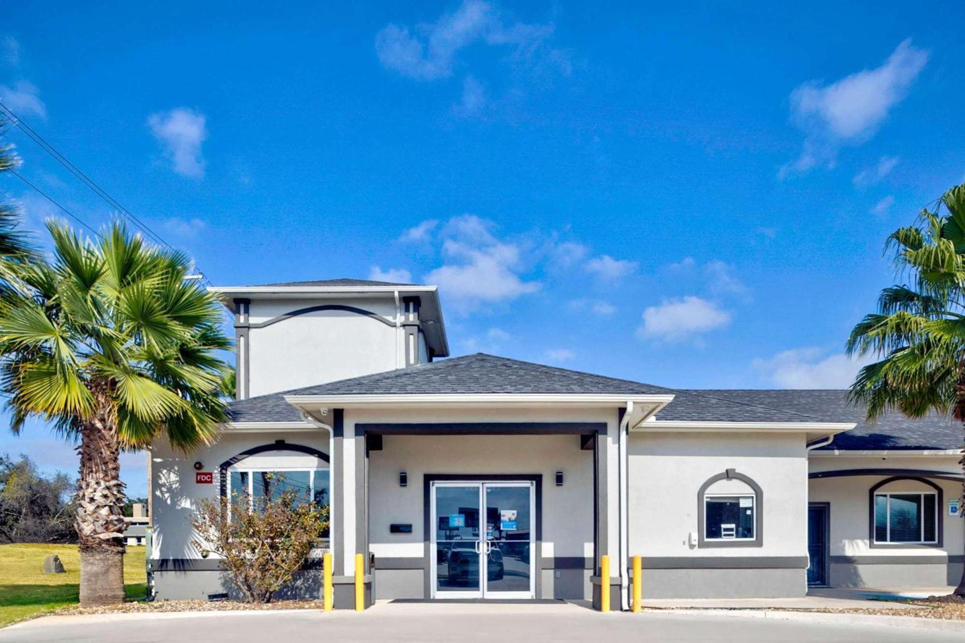 Studio 6-Pleasanton, TX — hotel in Pleasanton