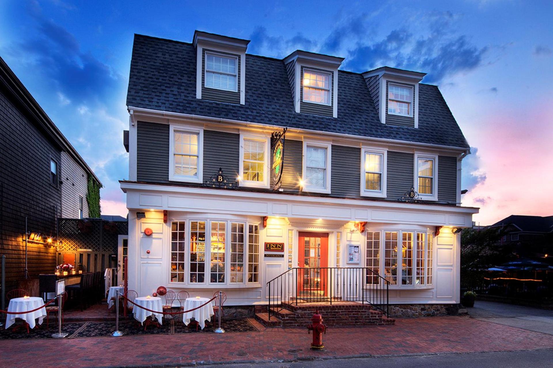 Bouchard Restaurant & Inn — hotel in Newport