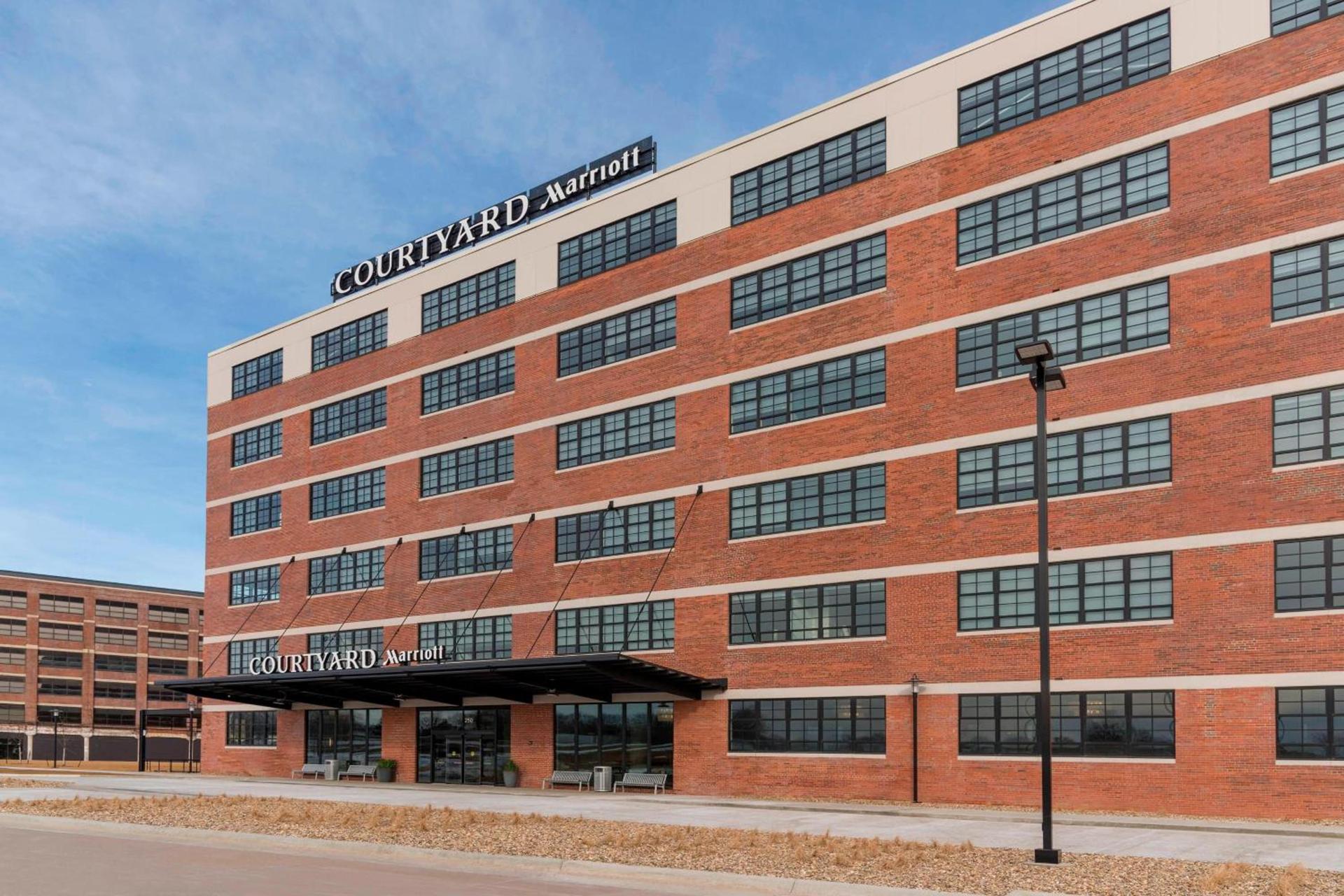 Courtyard by Marriott Waterloo Cedar Falls — hotel in Waterloo