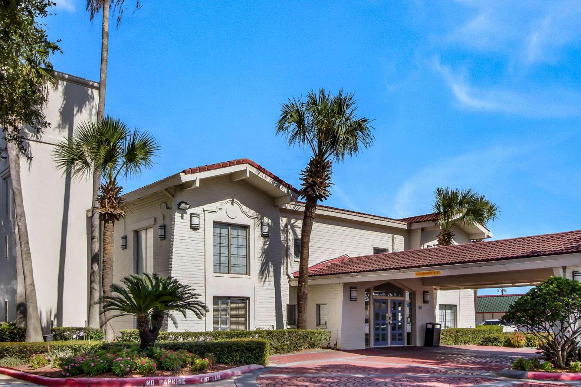 Studio 6 Baytown, Tx - Garth Road — hotel in Baytown