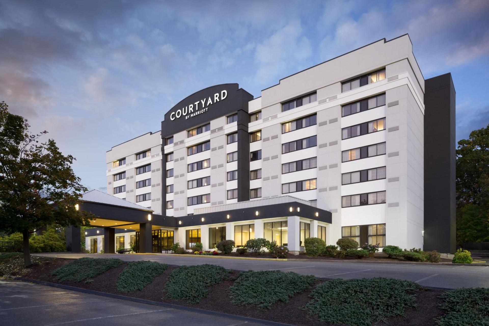 Courtyard Shelton — hotel in Shelton