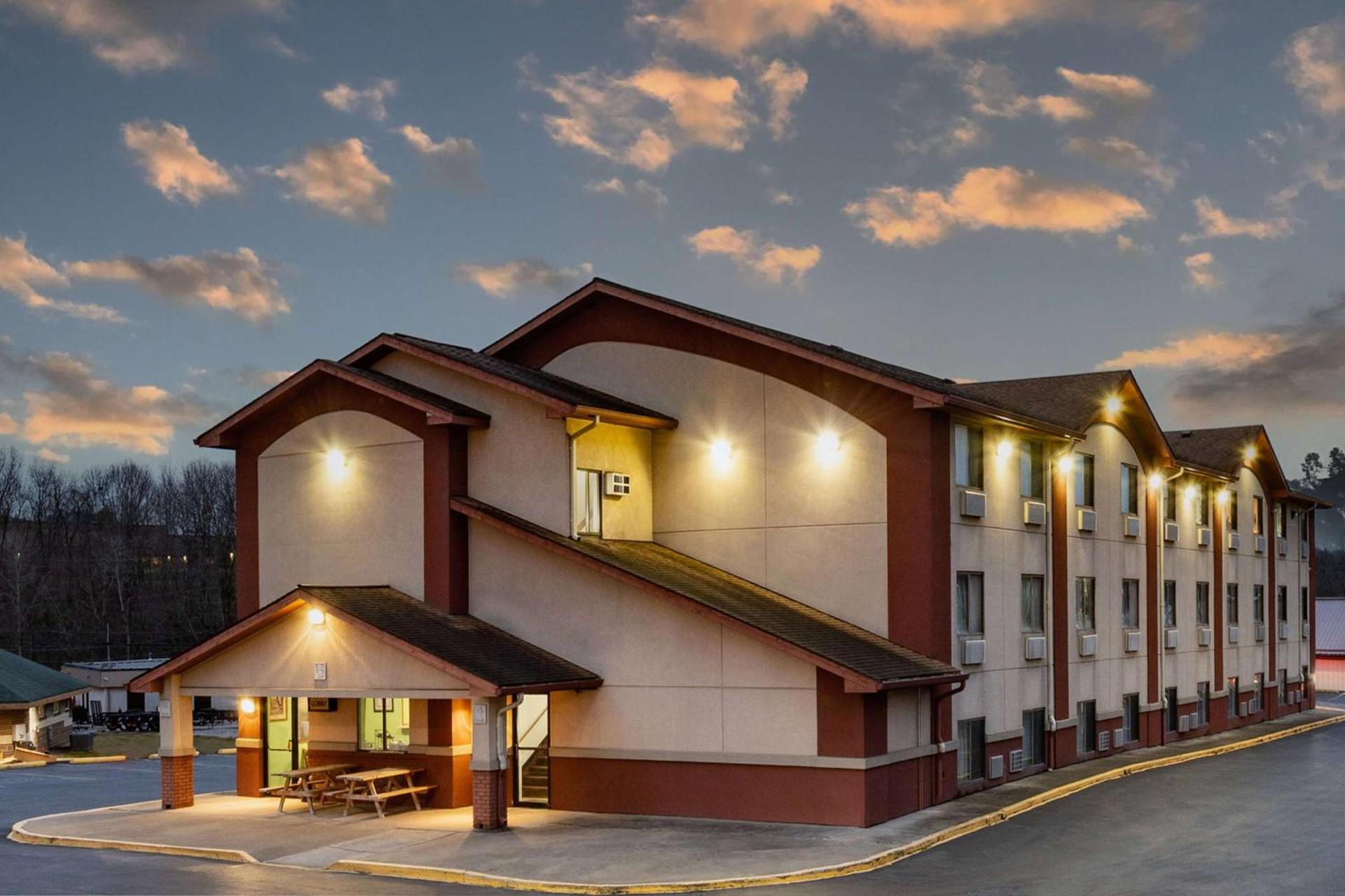 Super 8 by Wyndham Waynesburg — hotel in Waynesburg