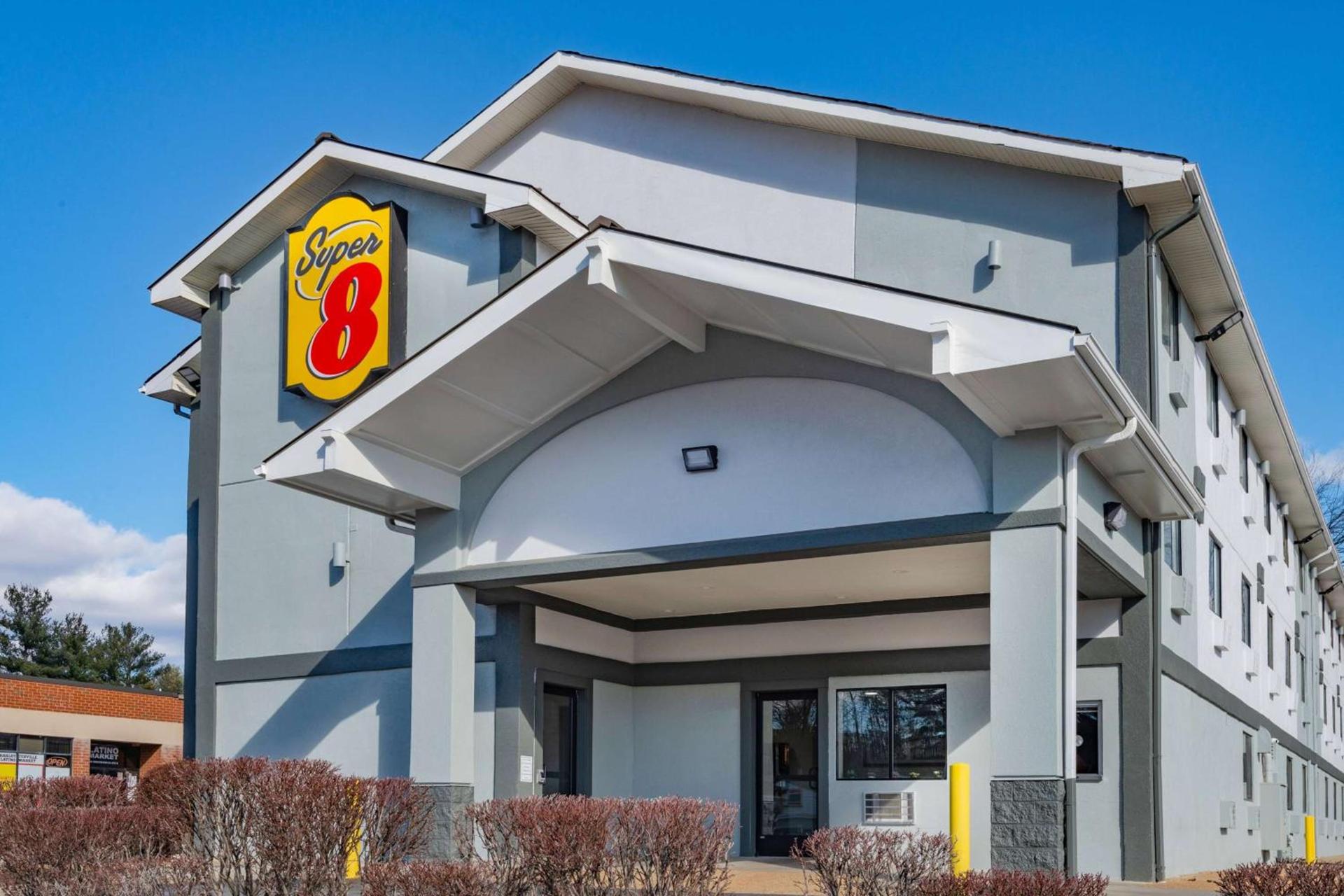 Super 8 by Wyndham Charlottesville — hotel in Charlottesville