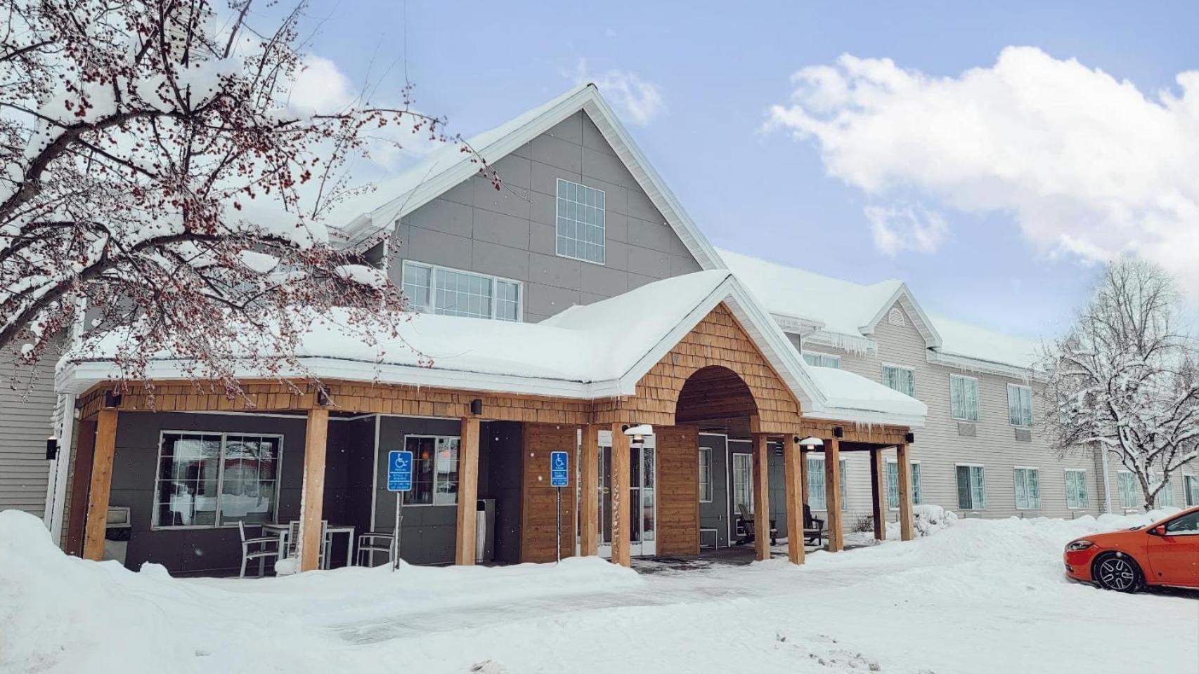 Country Inn & Suites by Radisson, Detroit Lakes, MN