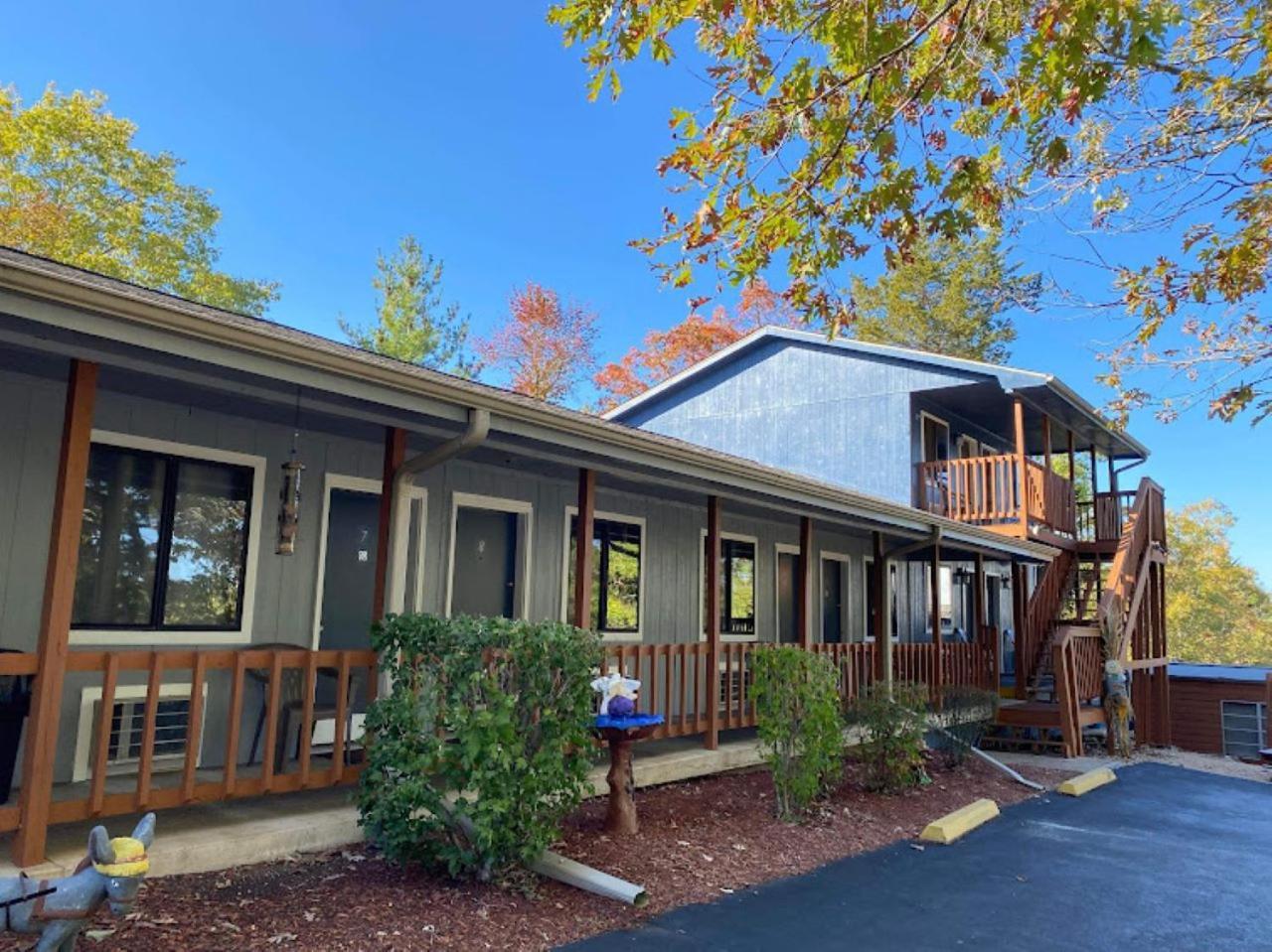 Shady Acre Inn and Suites — hotel in Branson West