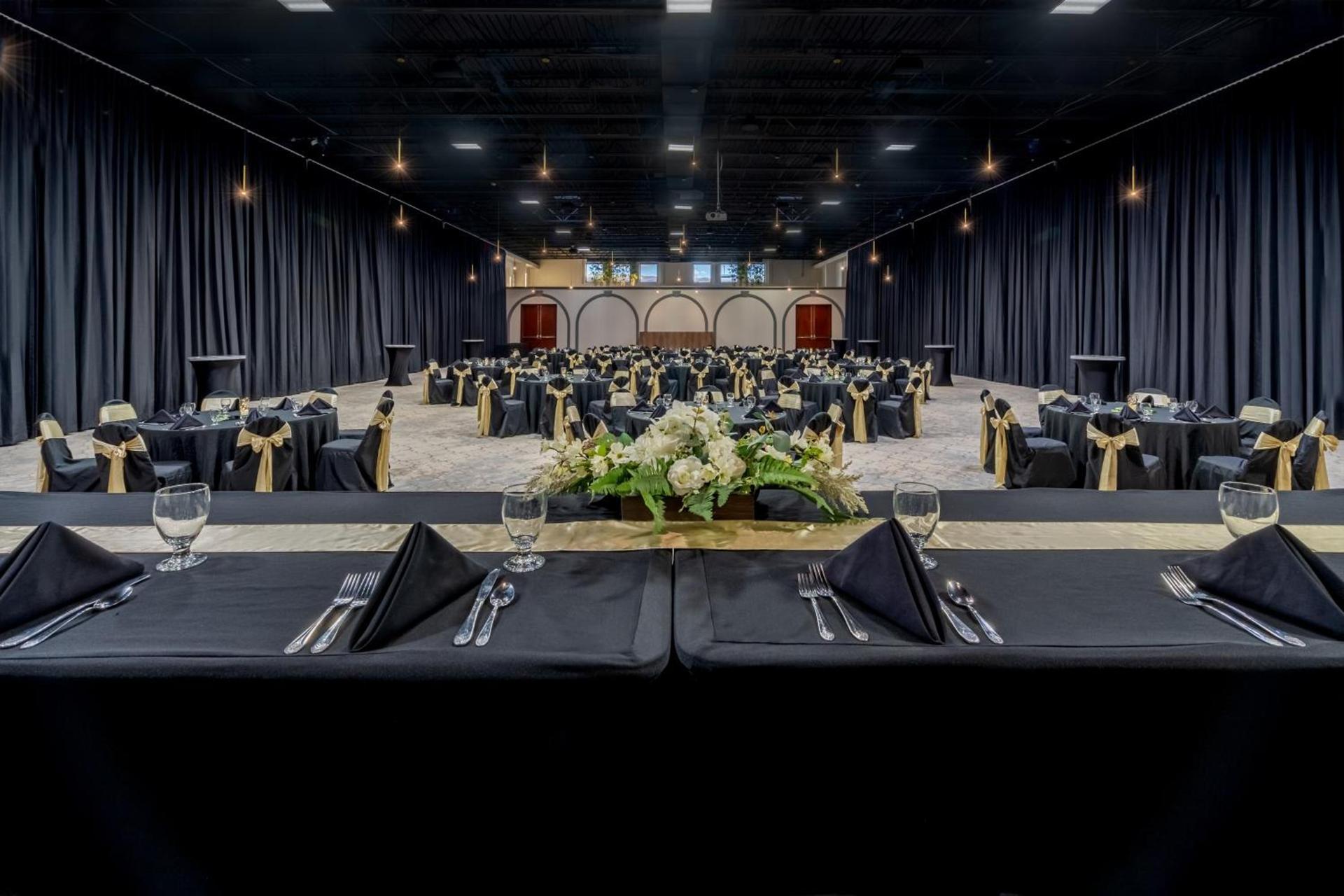 Grand Williston Hotel and Conference Center — hotel in Williston
