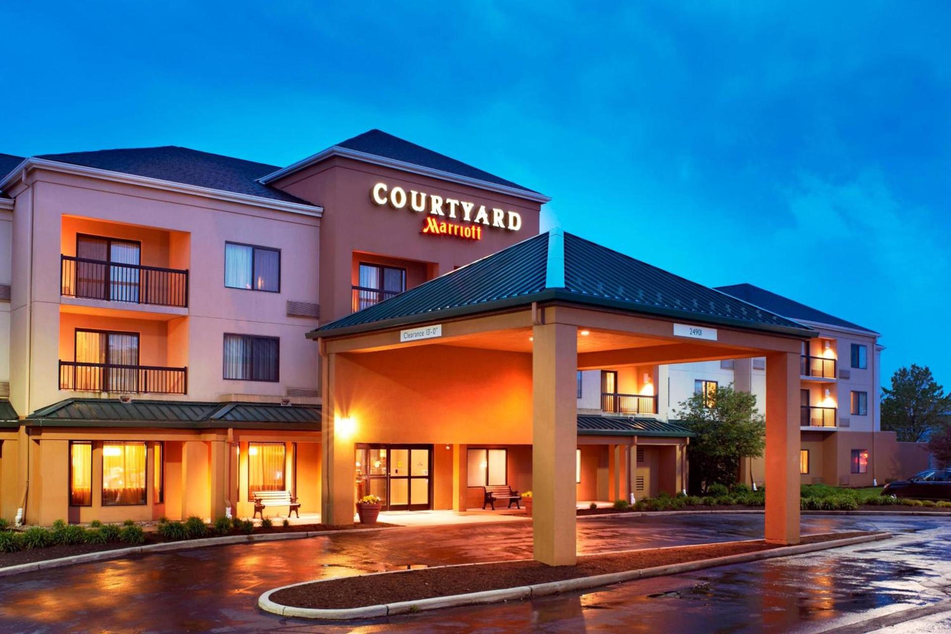 Courtyard Cleveland Airport North — hotel in North Olmsted