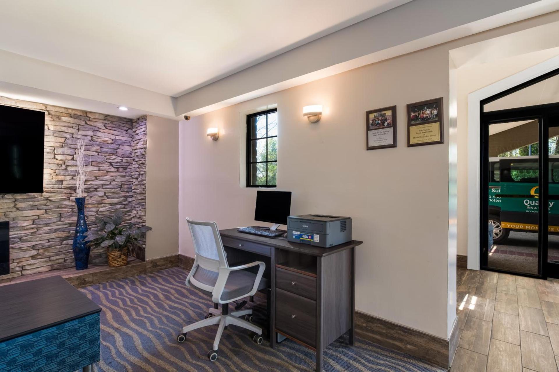 Quality Inn & Suites Airport — hotel in Charlotte