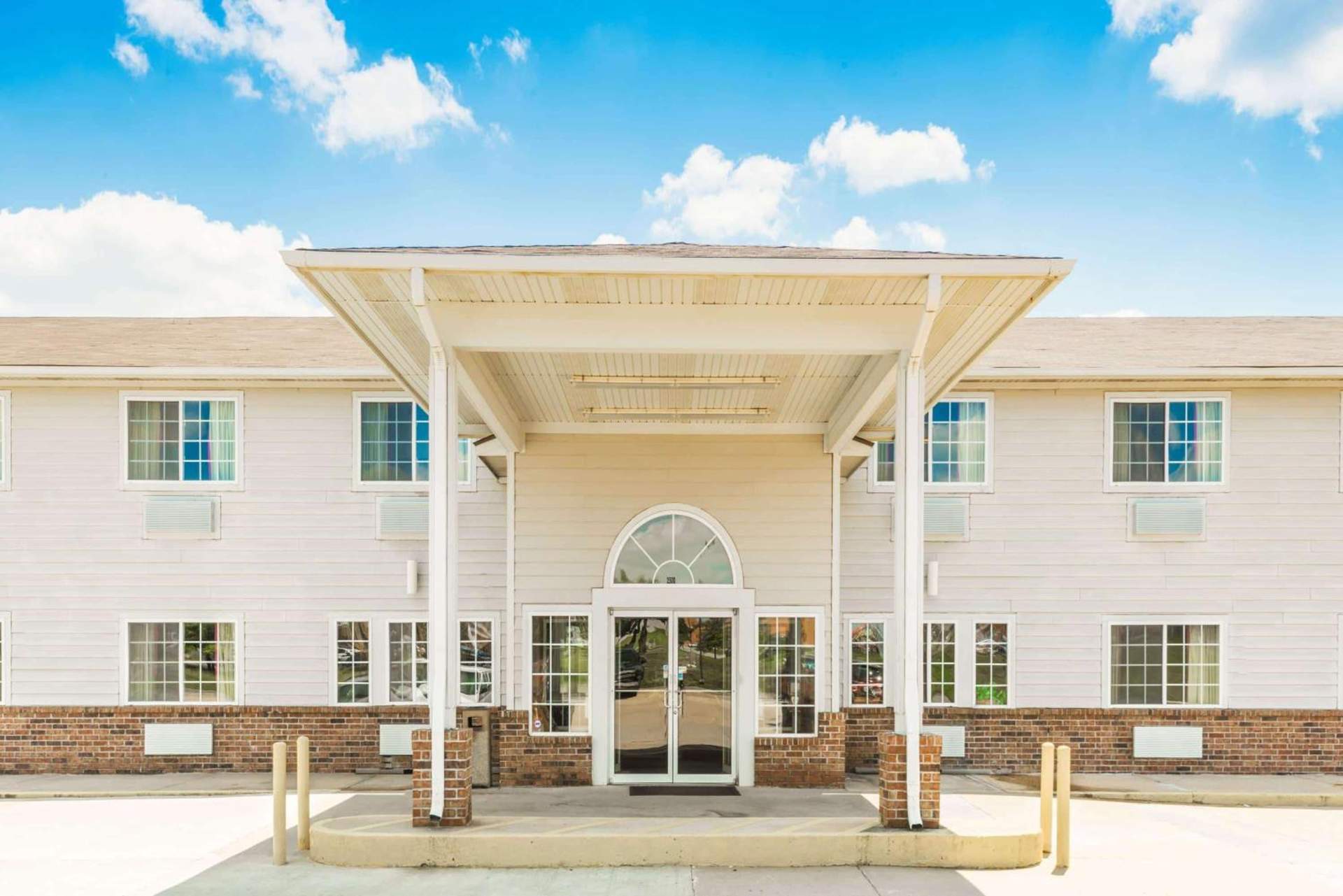 Super 8 by Wyndham Platte City Kansas City Area