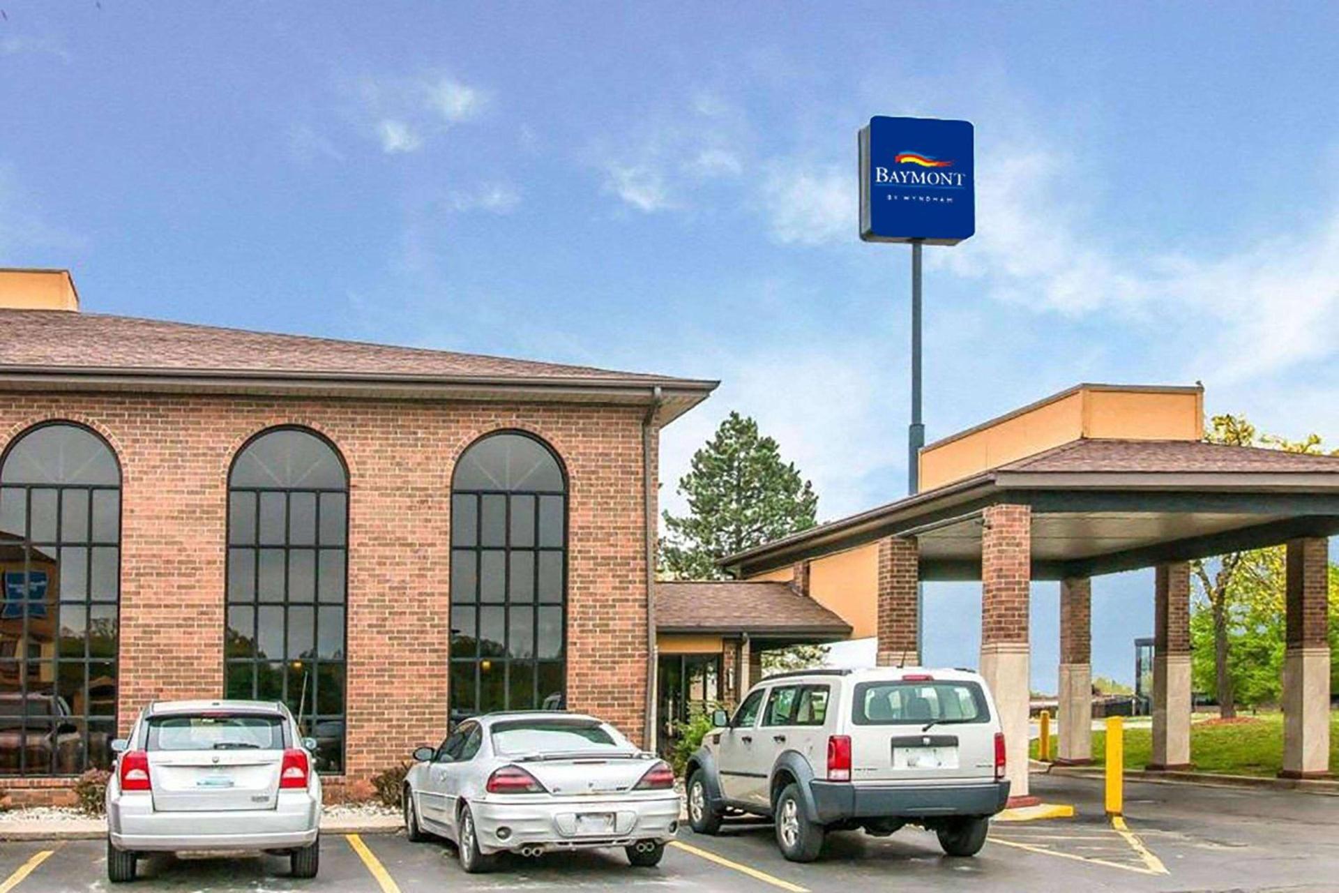 Baymont by Wyndham Flint Airport North — hotel in Flint
