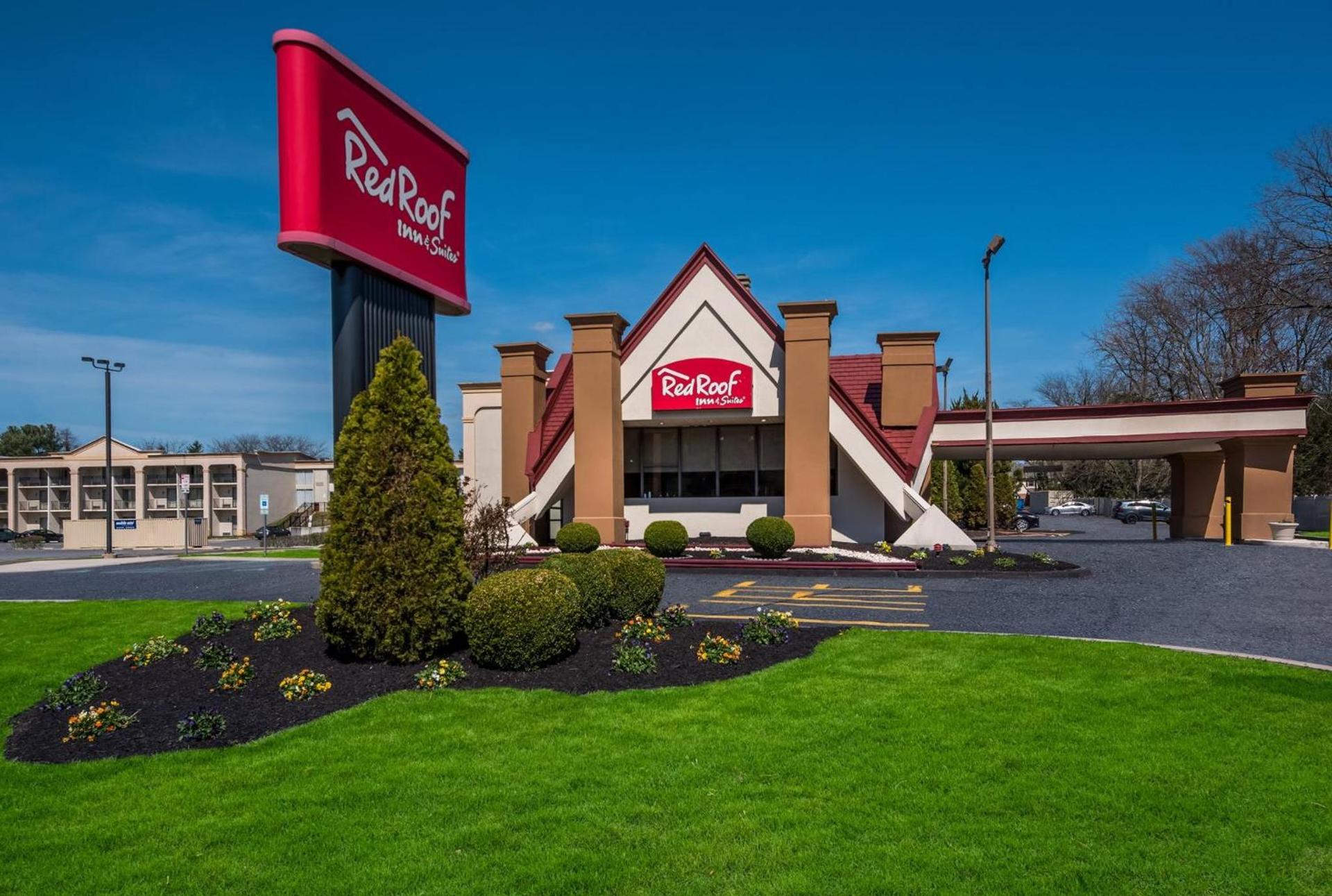 Red Roof Inn and Suites Newark - University — hotel in Newark