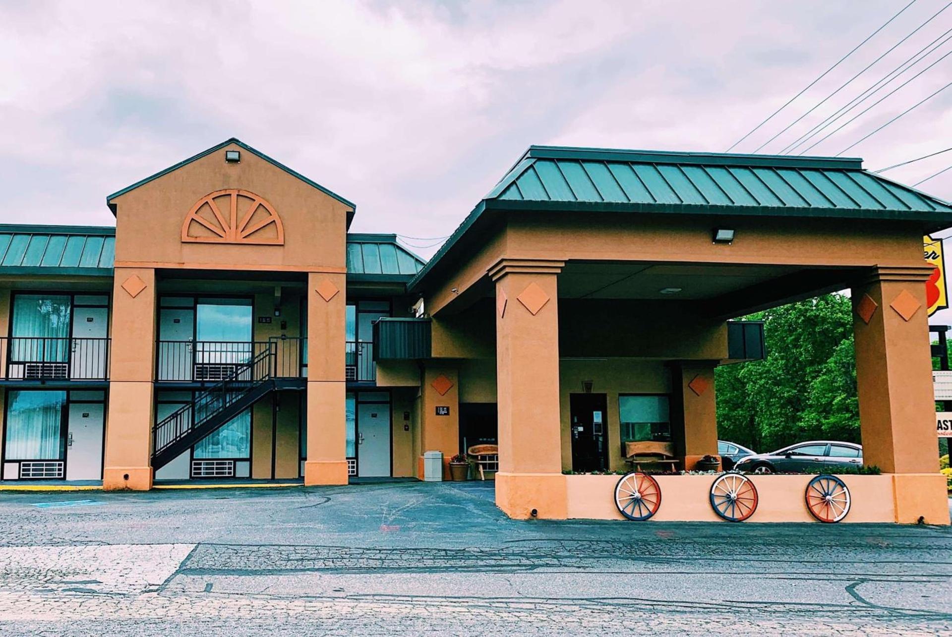 Super 8 by Wyndham Marion NC — hotel in Marion