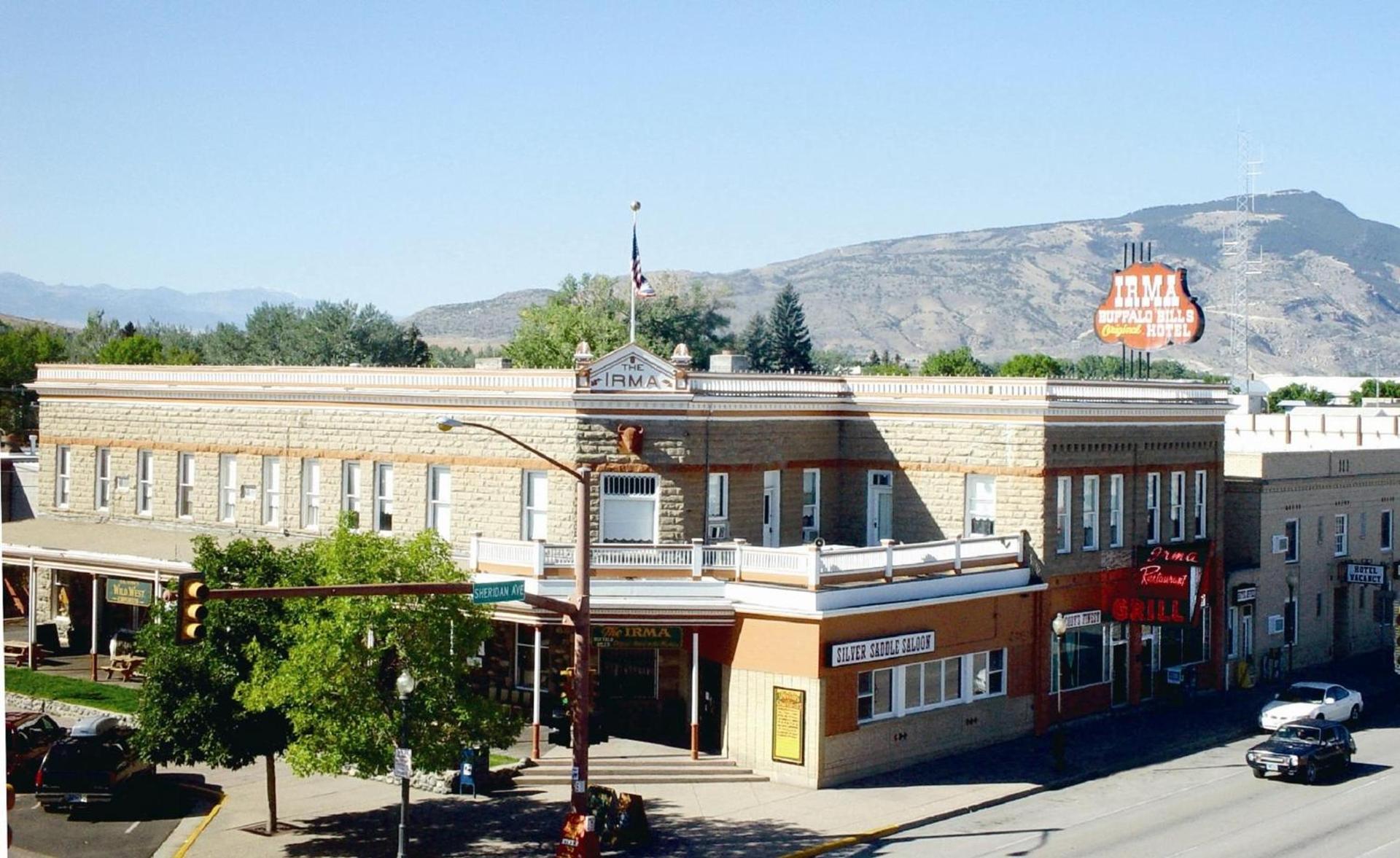 Irma Hotel — hotel in Cody
