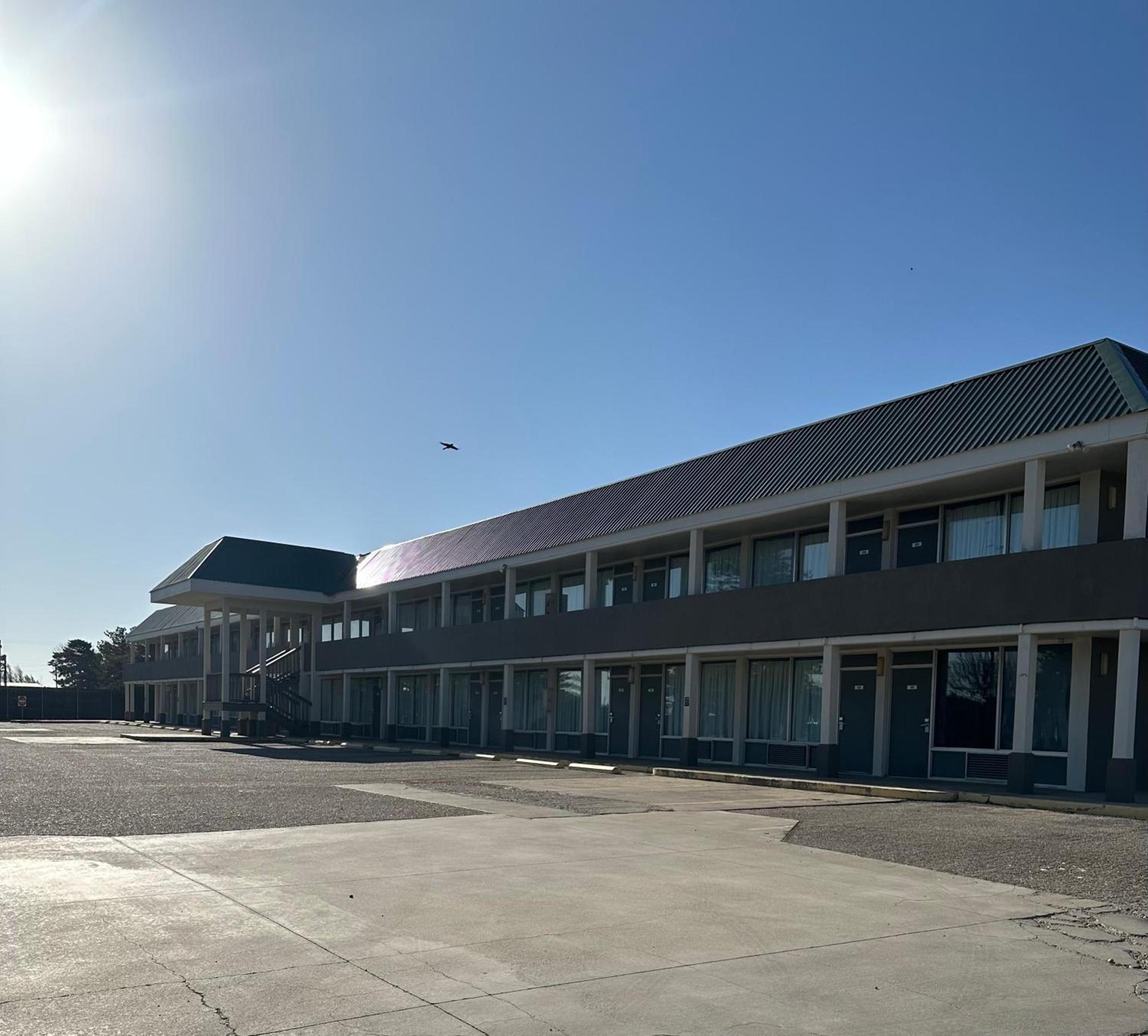 Ambassador Inn "WEEKLY RATE AVAILABLE" — hotel in Perryton