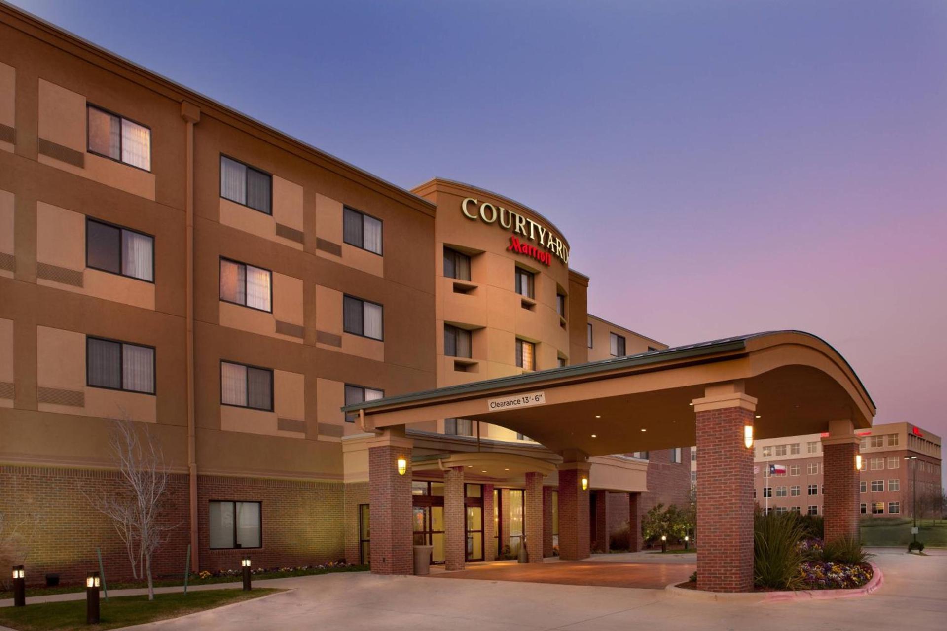 Courtyard by Marriott Denton — hotel in Denton