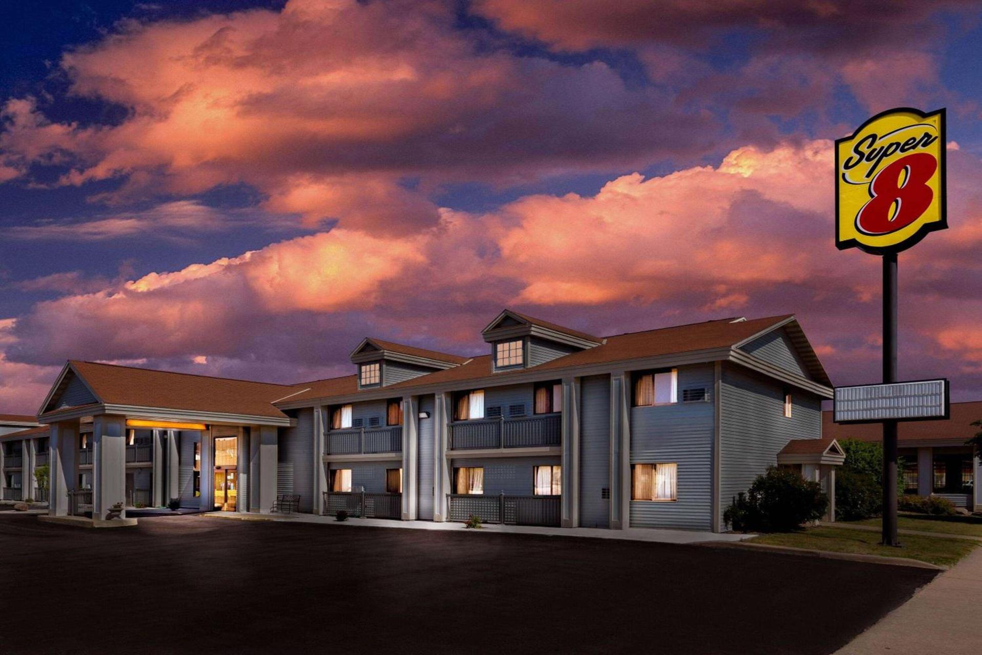 Super 8 by Wyndham La Crosse — hotel in La Crosse