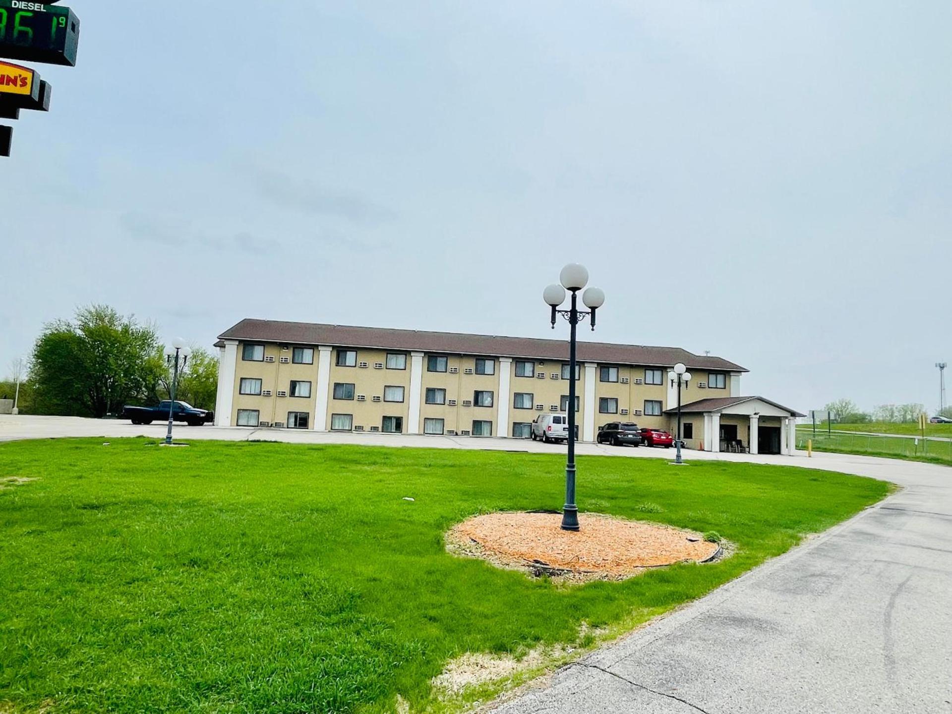 Super 8 by Wyndham Clear Lake — hotel in Clear Lake