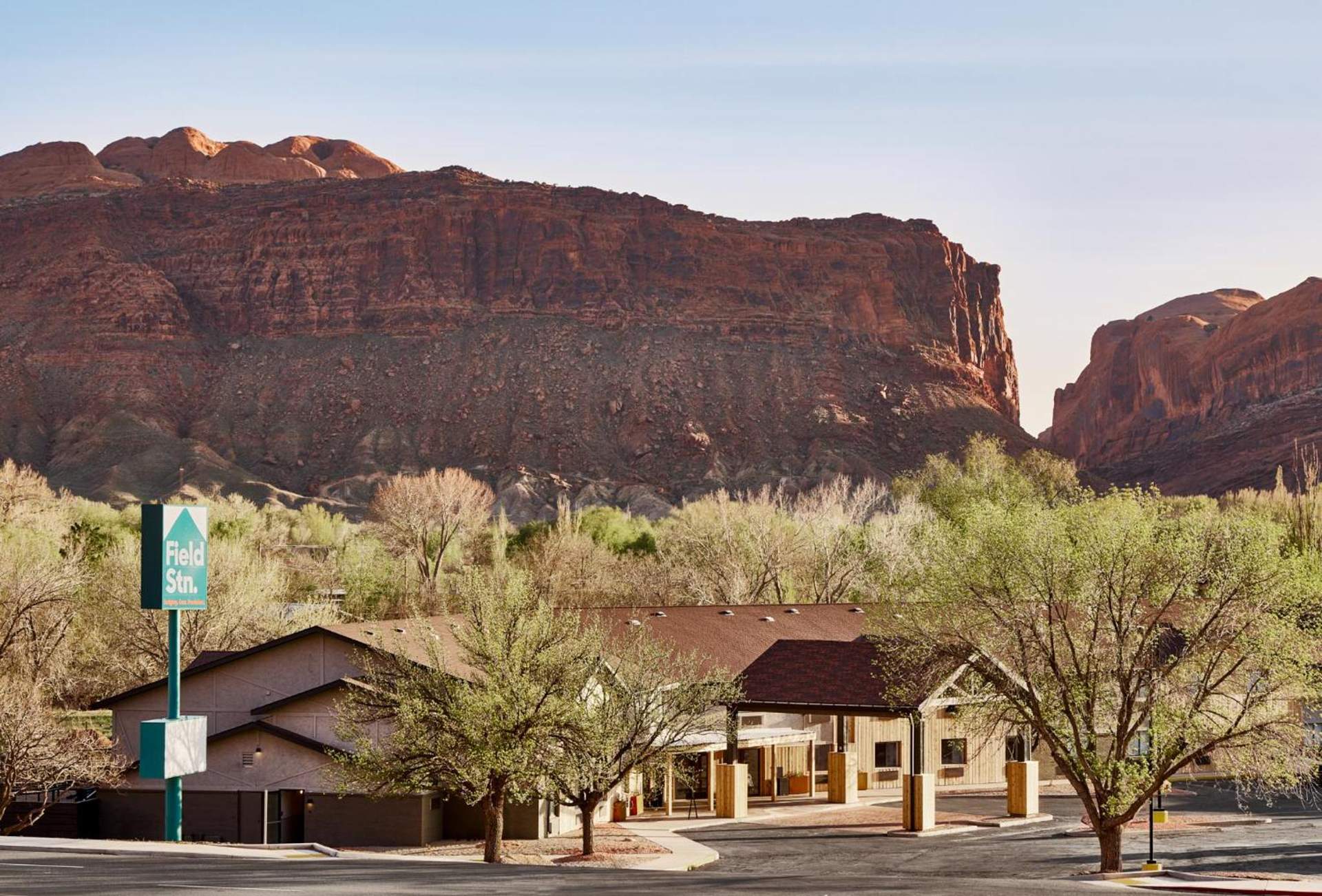 Slackline Moab, Outset Collection by Hilton