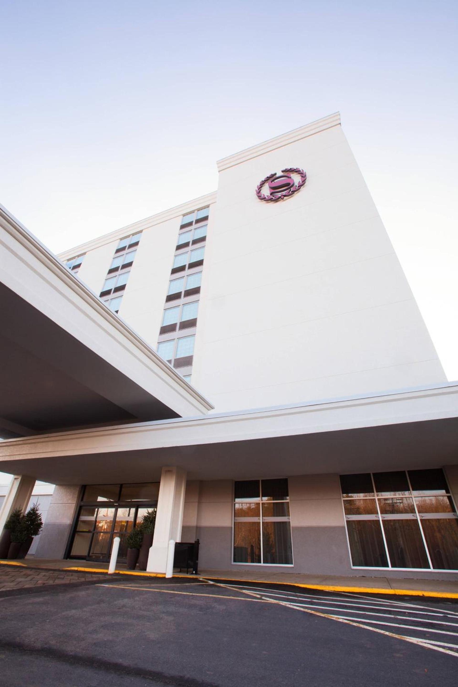 Sheraton Pittsburgh Airport Hotel — hotel in Coraopolis