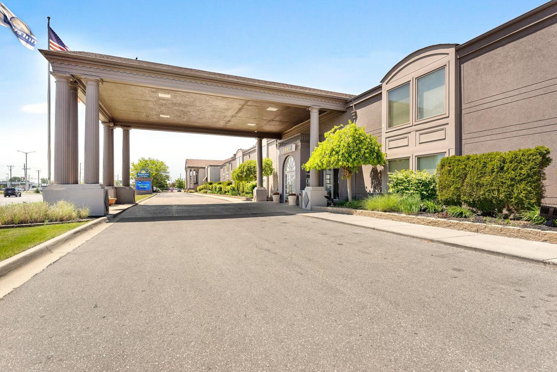 Days Inn & Suites by Wyndham Roseville/Detroit Area — hotel in Roseville