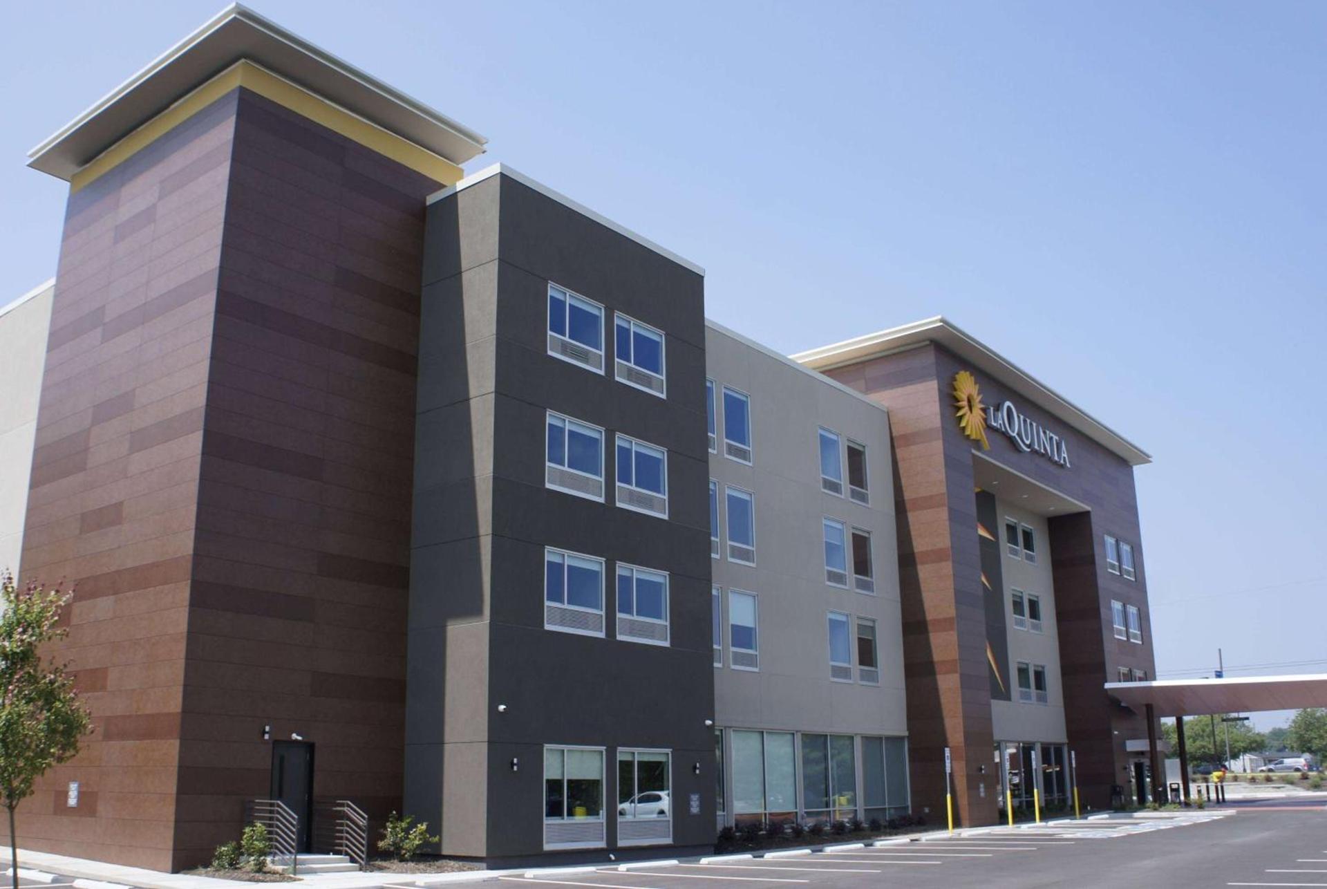 La Quinta Inn & Suites by Wyndham Manchester - Arnold AFB — hotel in Manchester
