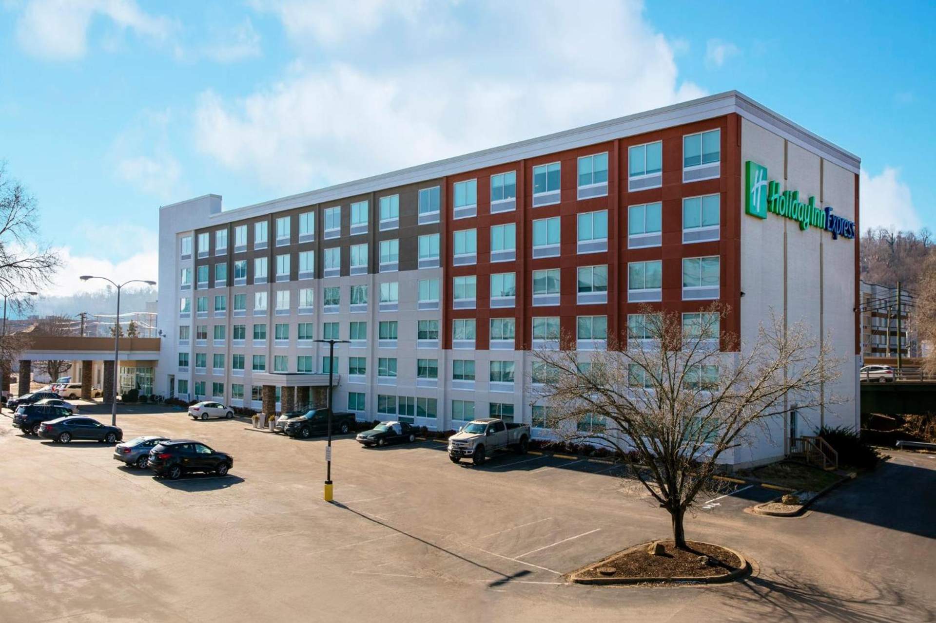Holiday Inn Express Charleston-Civic Center by IHG
