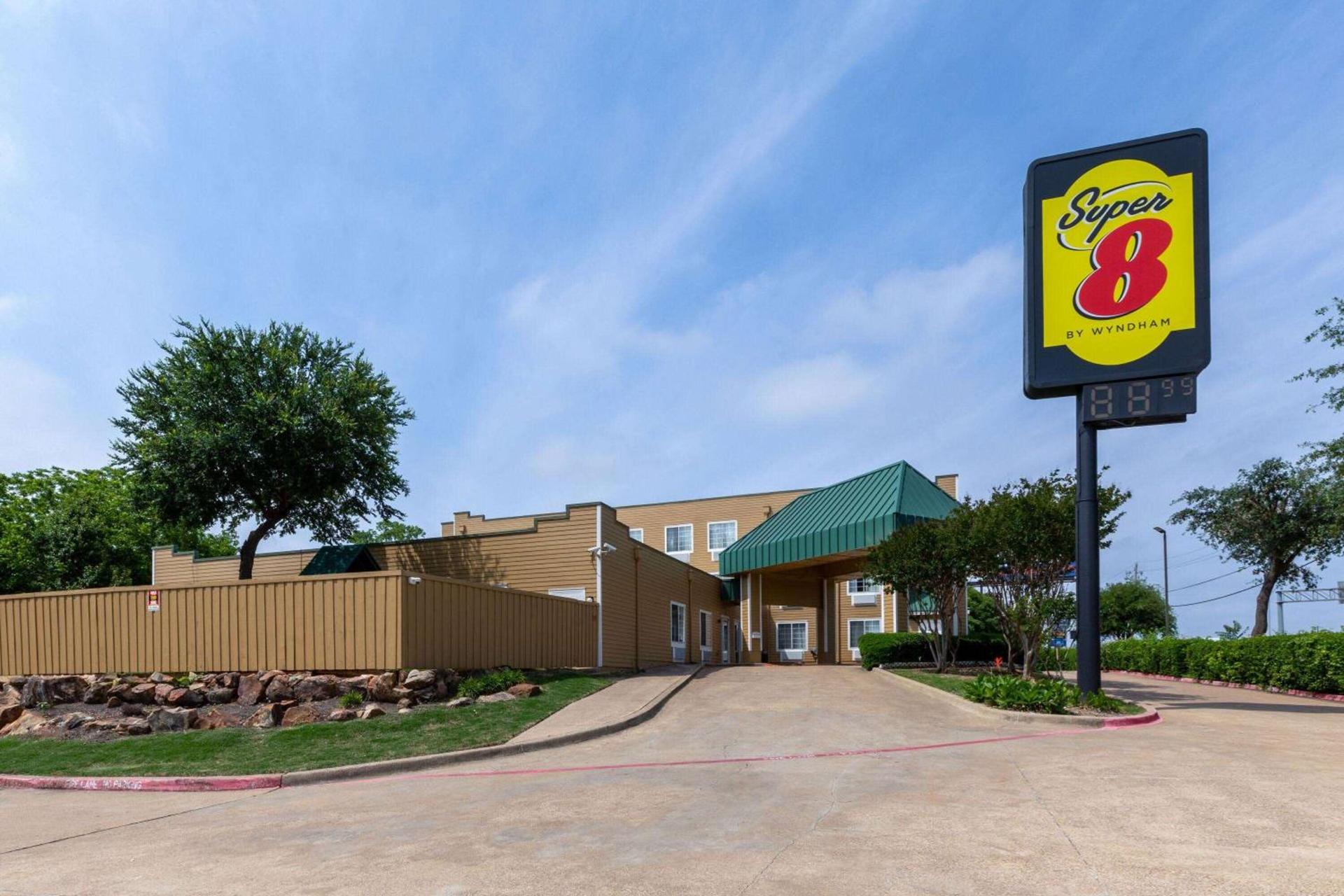 Super 8 by Wyndham Garland Rowlett East Dallas Area — hotel in Garland