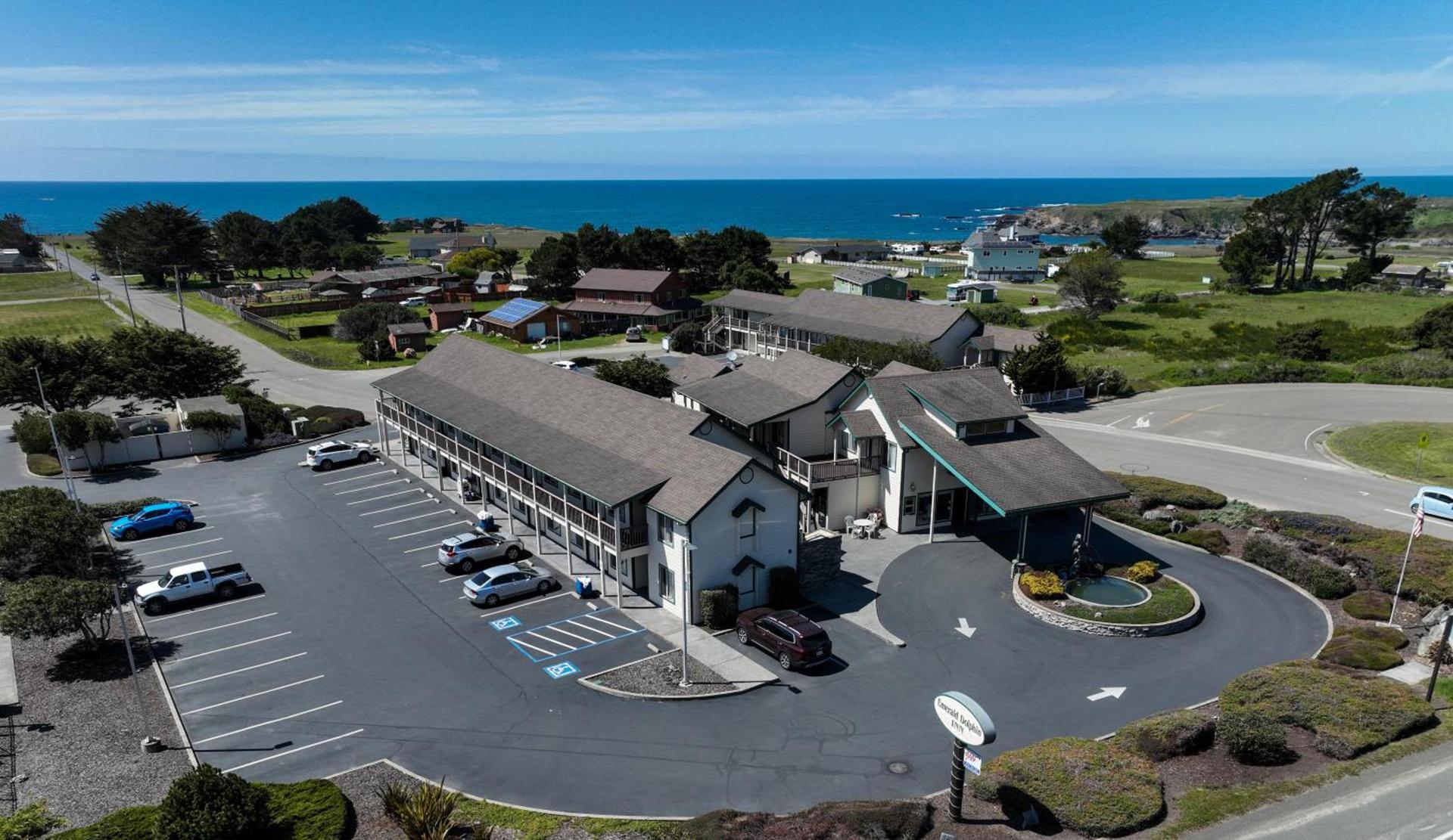 Emerald Dolphin Inn & Mini Golf — hotel in Fort Bragg