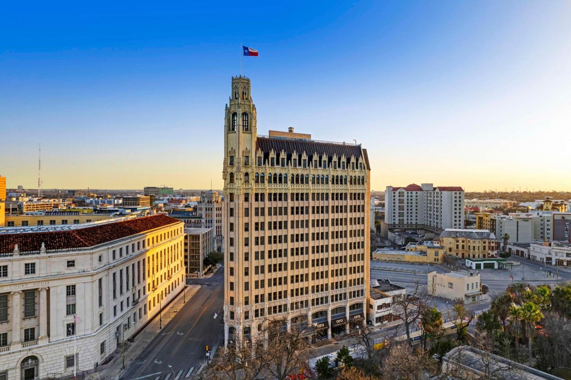 The Emily Morgan Hotel - A DoubleTree by Hilton — hotel in San Antonio