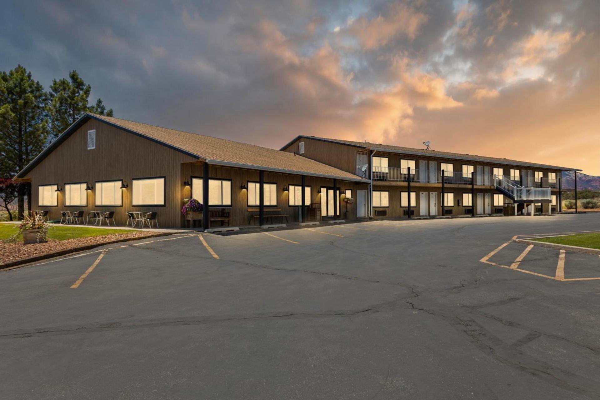Broken Spur Inn & Steakhouse — hotel in Torrey